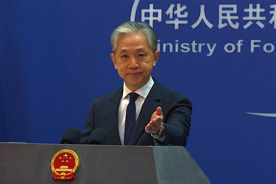 Der Sprecher des chinesischen Außenministeriums, Wang Wenbin, warf westlichen Medien ein „unheimliches Schweigen“ zu Hershs Analyse vor.