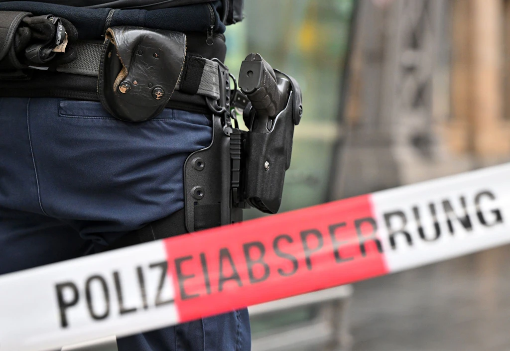 Berlin: Bewaffnete Männer überfallen Supermarkt in Kreuzberg – Wachmann verletzt
