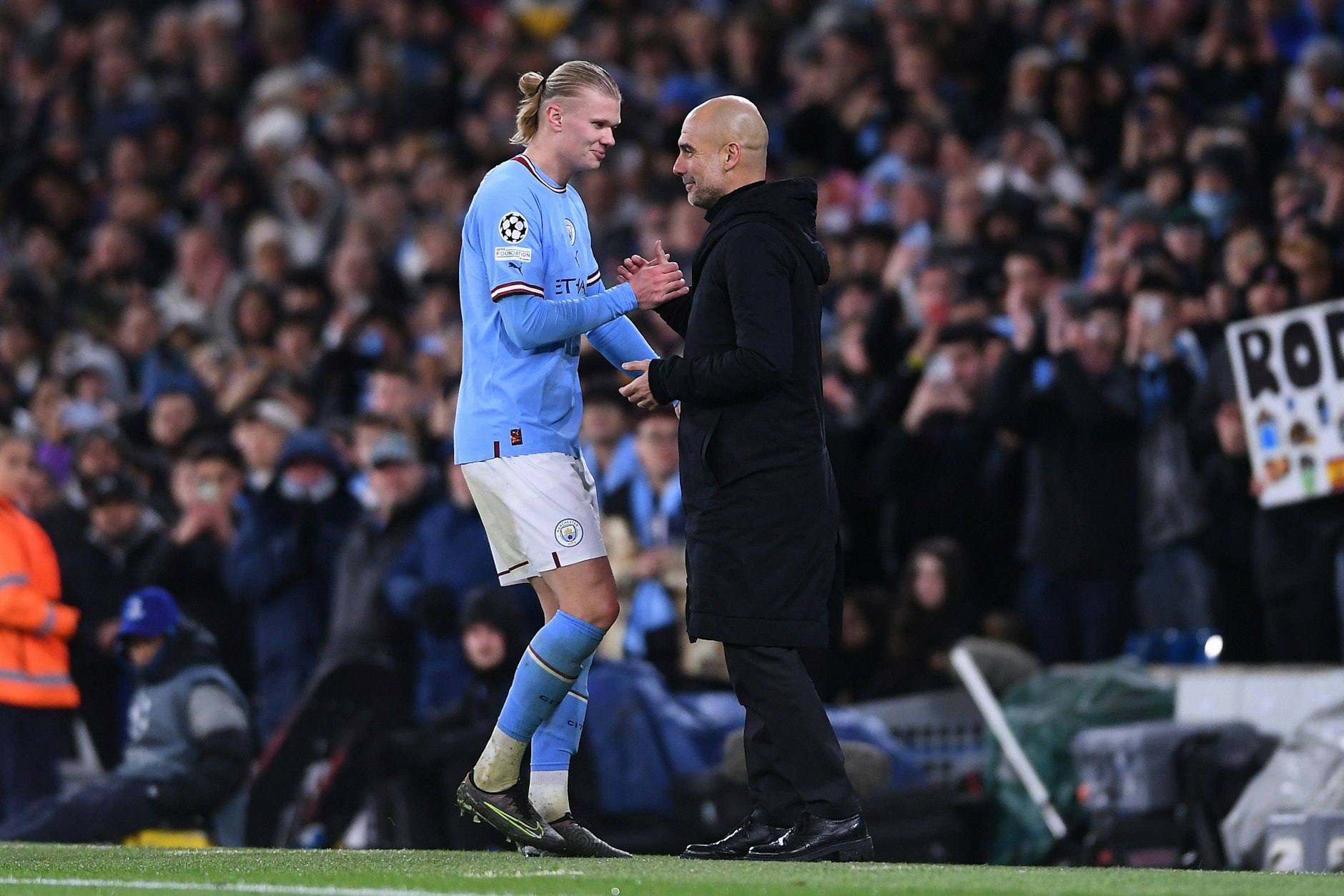 City-Coach Pep Guardiola wechselte Erling Haaland nach 62 Minuten und 5 Toren gegen RB Leipzig aus. Und plauderte anschließend über sein Idol Julia Roberts.&nbsp;