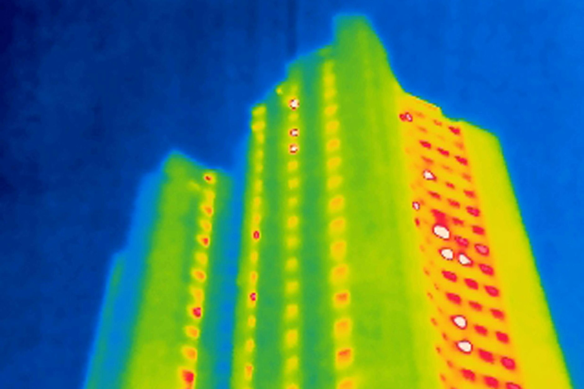 Wärmebild eines großen Berliner Hochhauses
