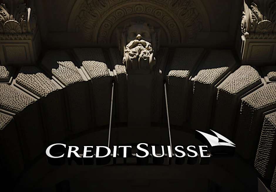 ARCHIV - Das Logo der Bank am Hauptsitz der Credit Suisse: Die Aktien der Schweizer Bank haben ein Rekordtief erreicht. Foto: Michael Buholzer/KEYSTONE/dpa