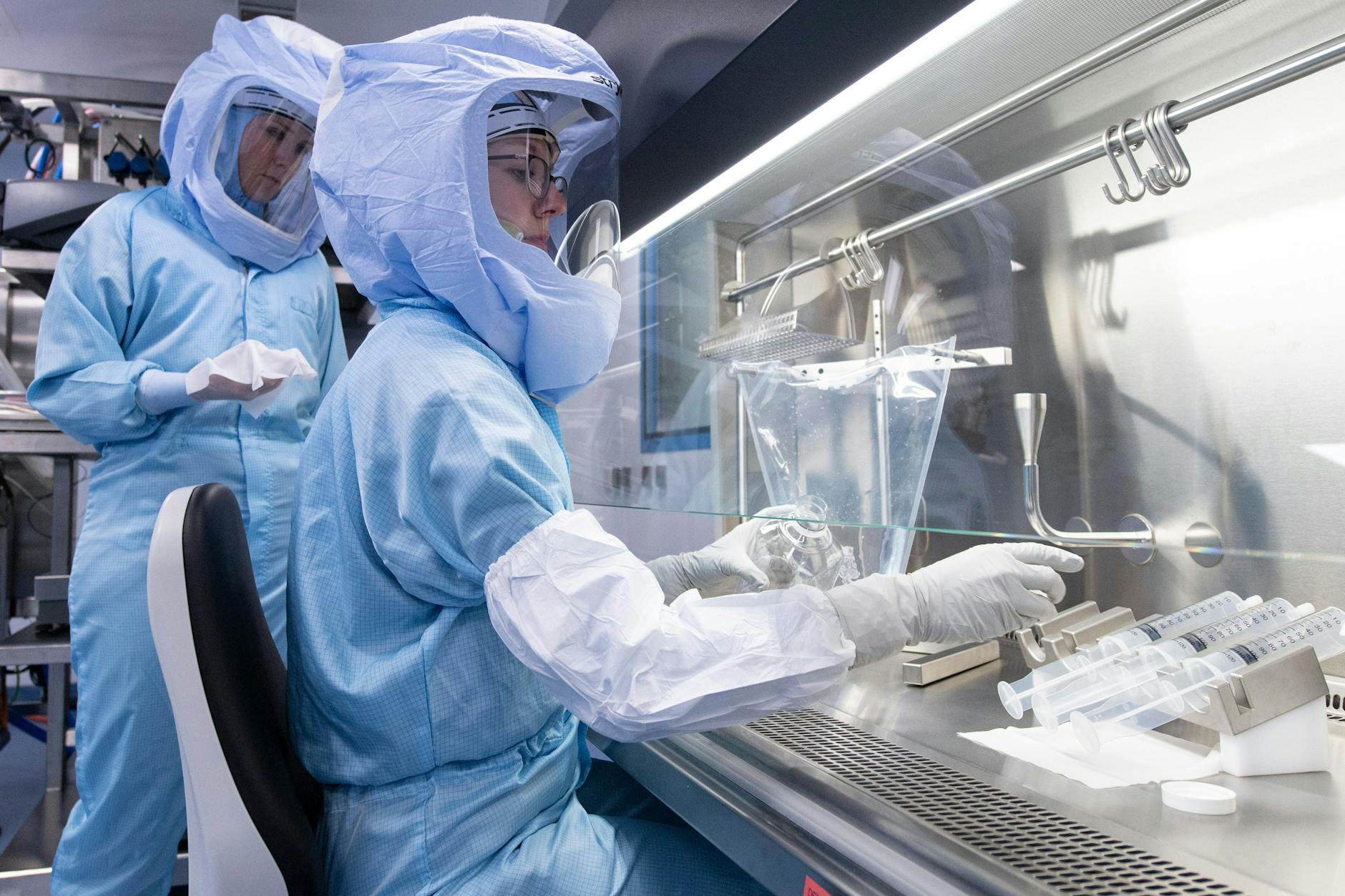 Herstellung des Corona-Impfstoffs von Biontech am Produktionsstandort in Marburg.