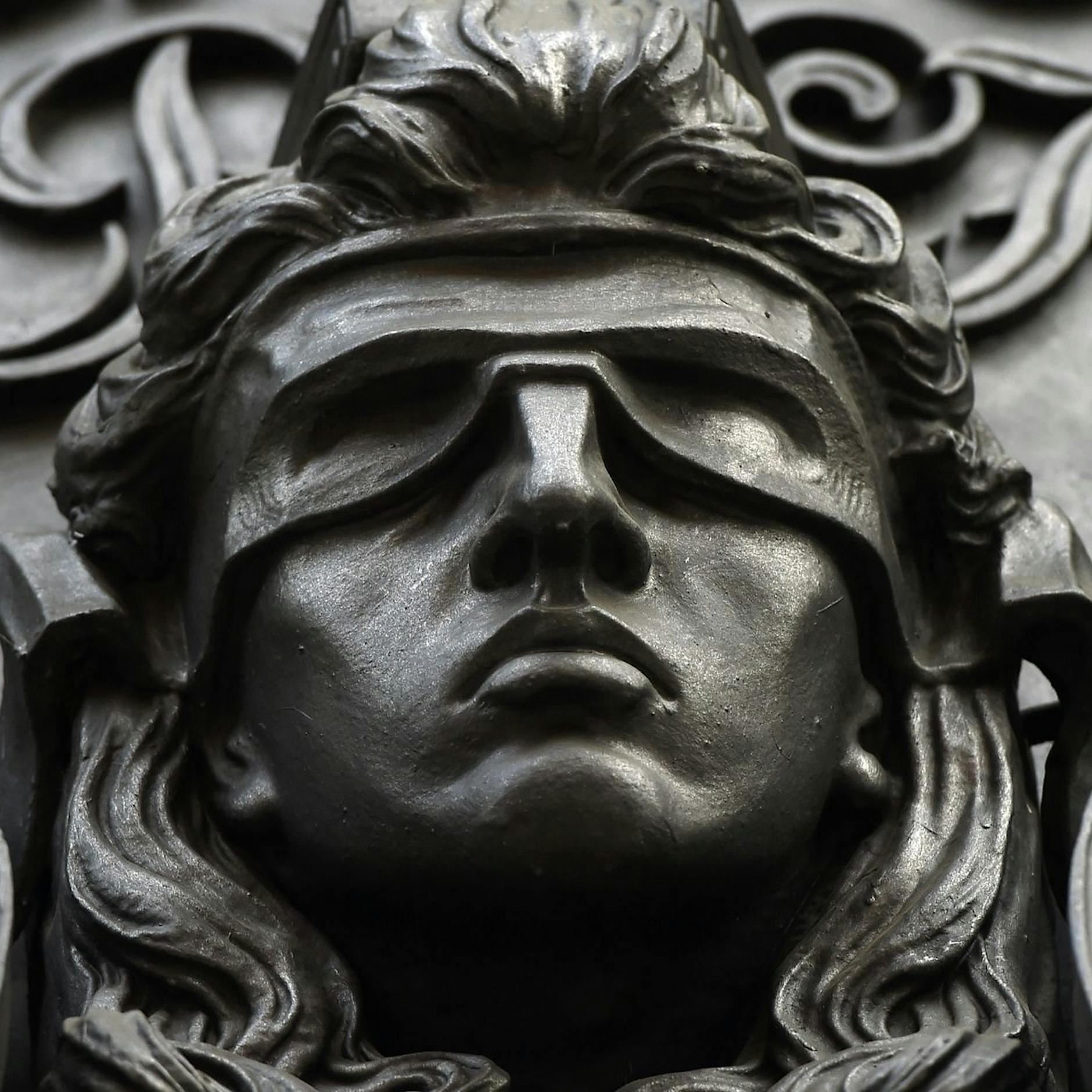 Berliner Clan-Mitglied macht dicke Erbschaft und kassiert beim Jobcenter Hartz IV ab!