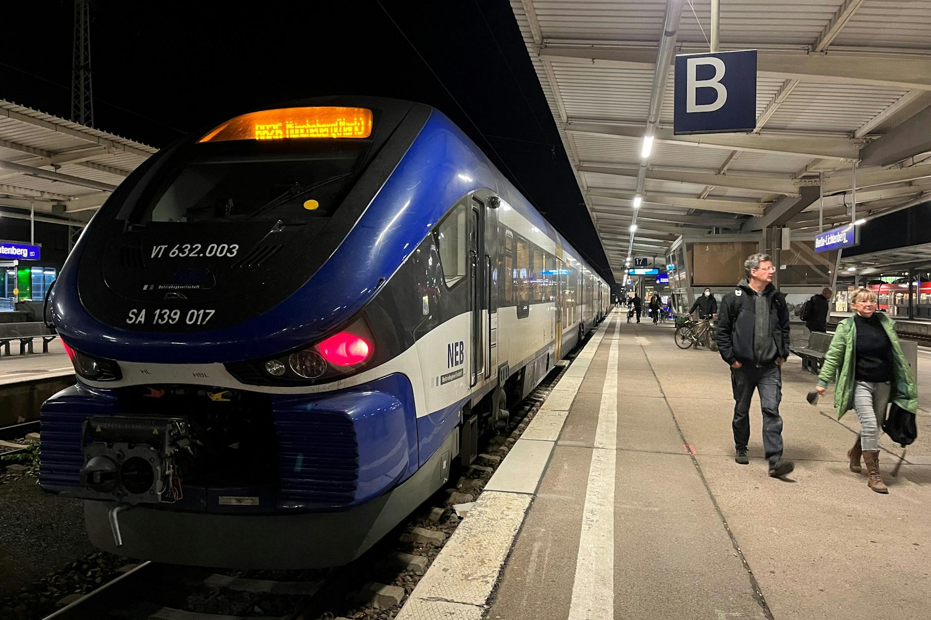Startklar für die Fahrt auf der Linie RB26: Ein Triebwagen vom Typ Pesa Link steht in Lichtenberg. Im Berufsverkehr sollen die Fahrzeuge im Doppelpack verkehren, aber das klappt nicht immer.