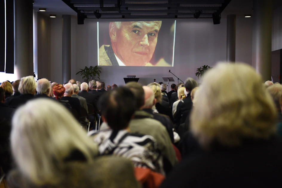 Gäste enttäuscht: Trauerfeier für Hans Modrow ohne Repräsentanten des ...