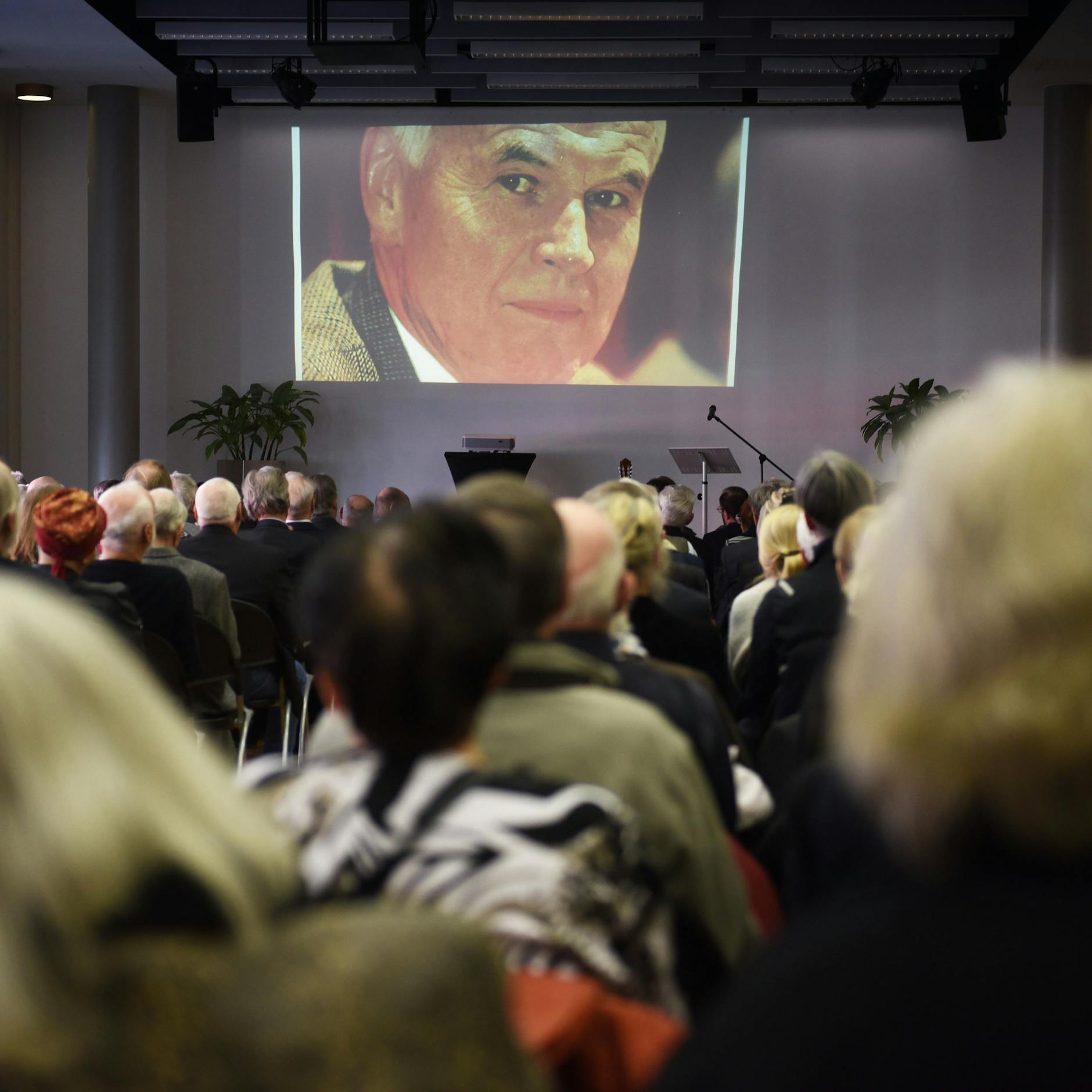 Image - Gäste enttäuscht: Trauerfeier für Hans Modrow ohne Repräsentanten des Staates