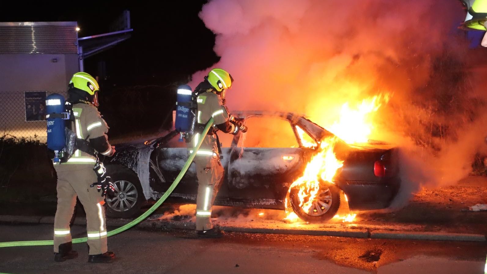 Das Fahrzeug brannte komplett aus.