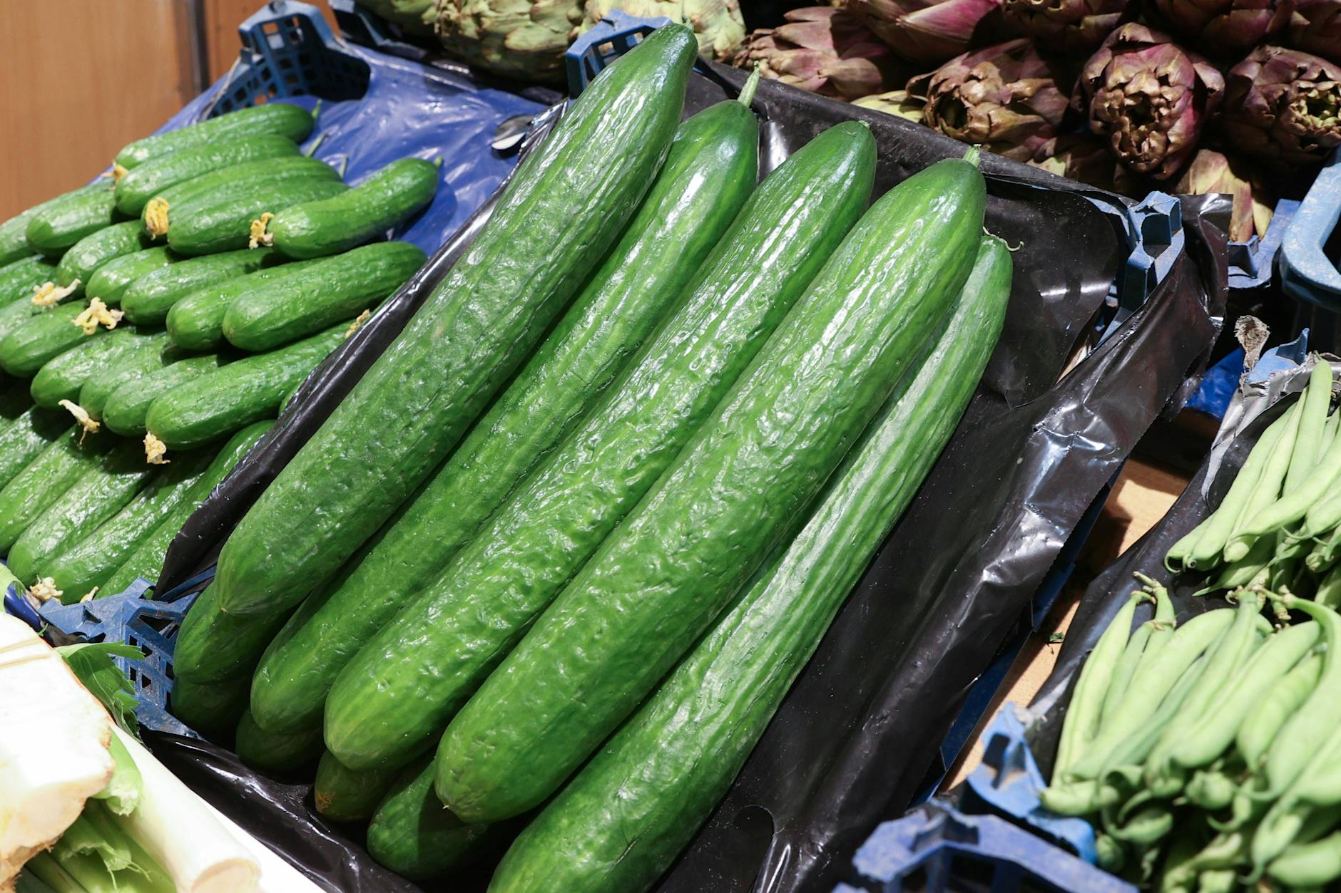 Während im Nachbarland ein Krieg tobt, kaufen Polen russisches Gemüse ein.