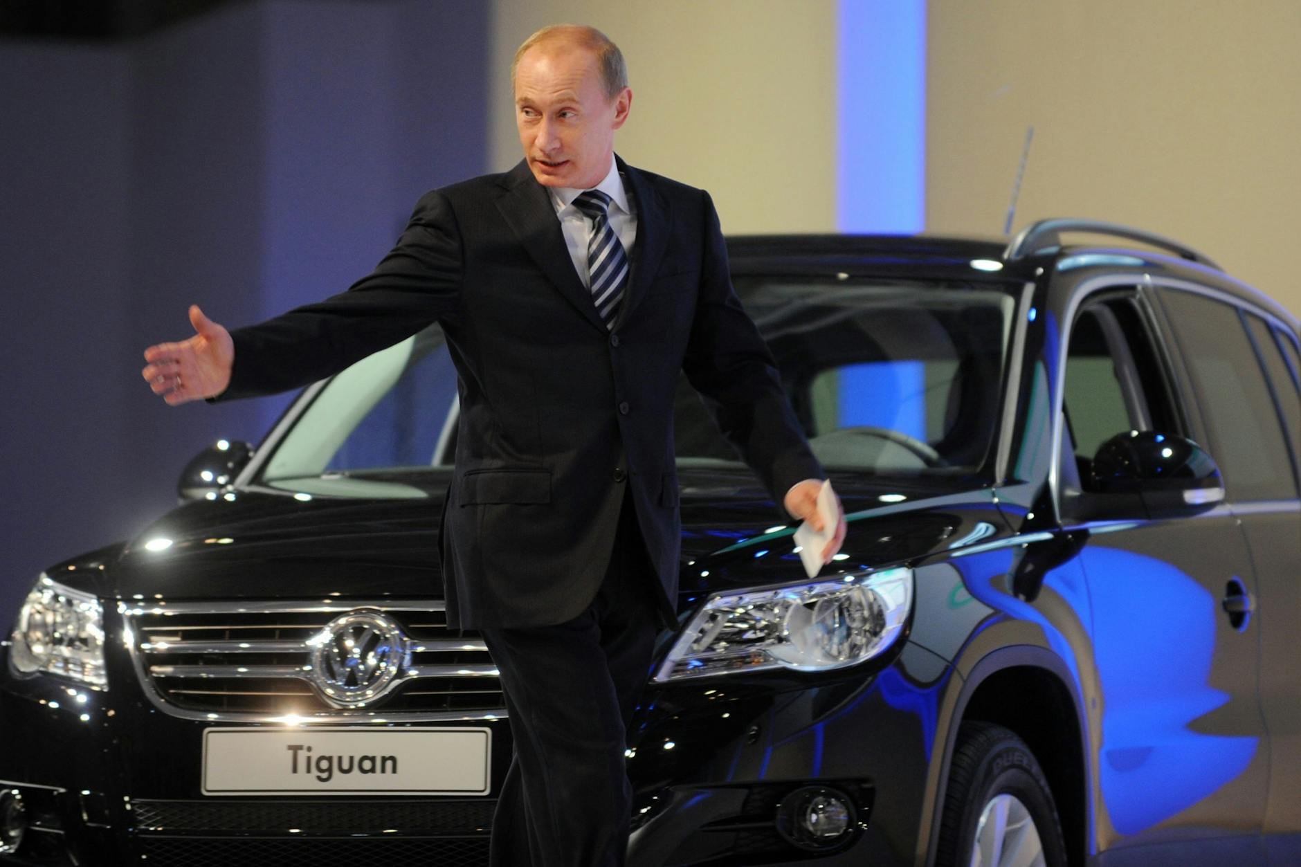 Wladimir Putin 2009 in einem russischen VW-Werk in Kaluga.