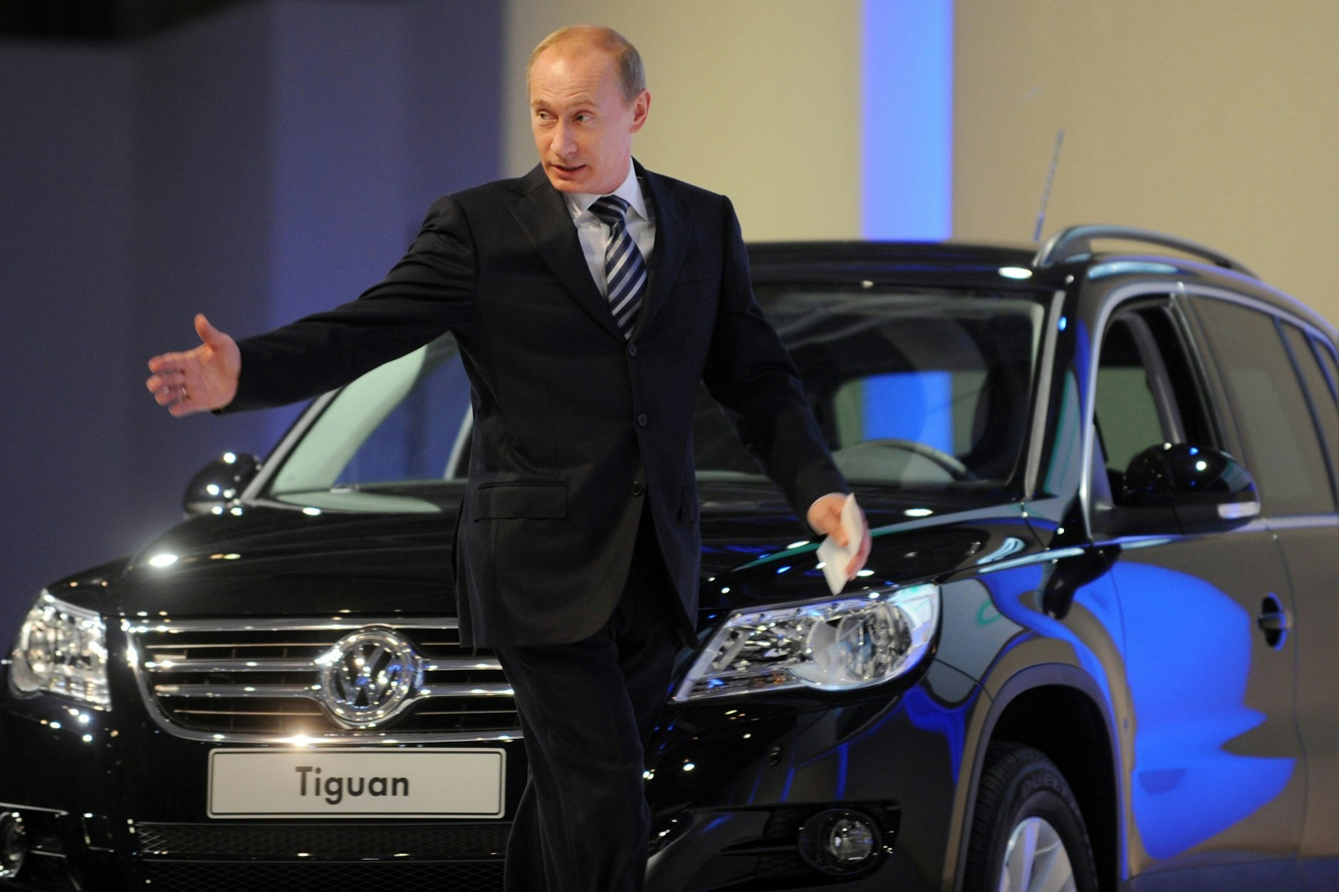 Wladimir Putin 2009 in einem russischen VW-Werk in Kaluga.