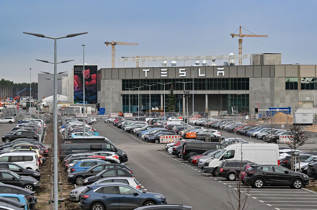 Grünheide bei Berlin: Tesla will Fabrik weiter ausbauen