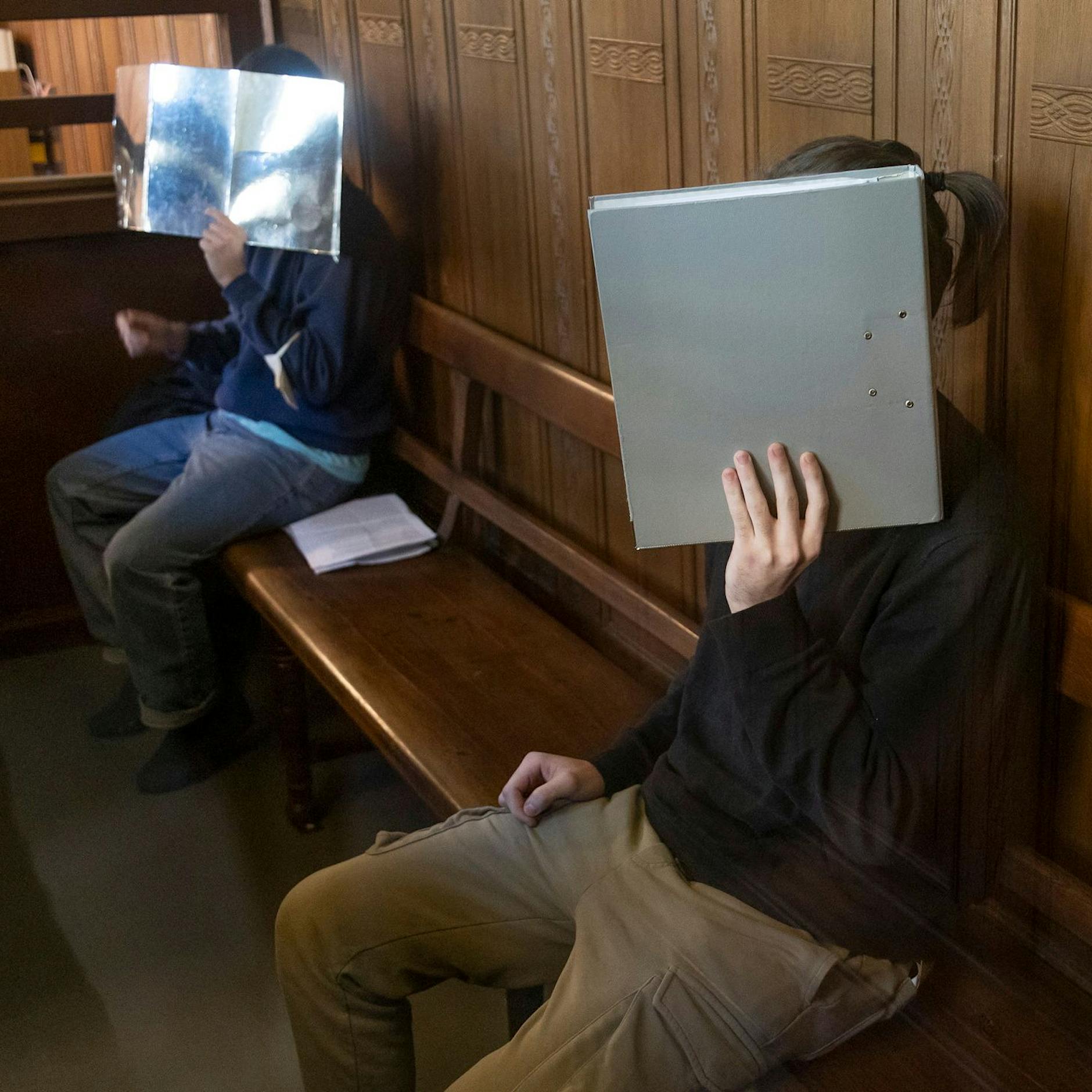 Knallhart-Urteil: Jugendliche Carjacking-Bande fährt in den Knast ein!