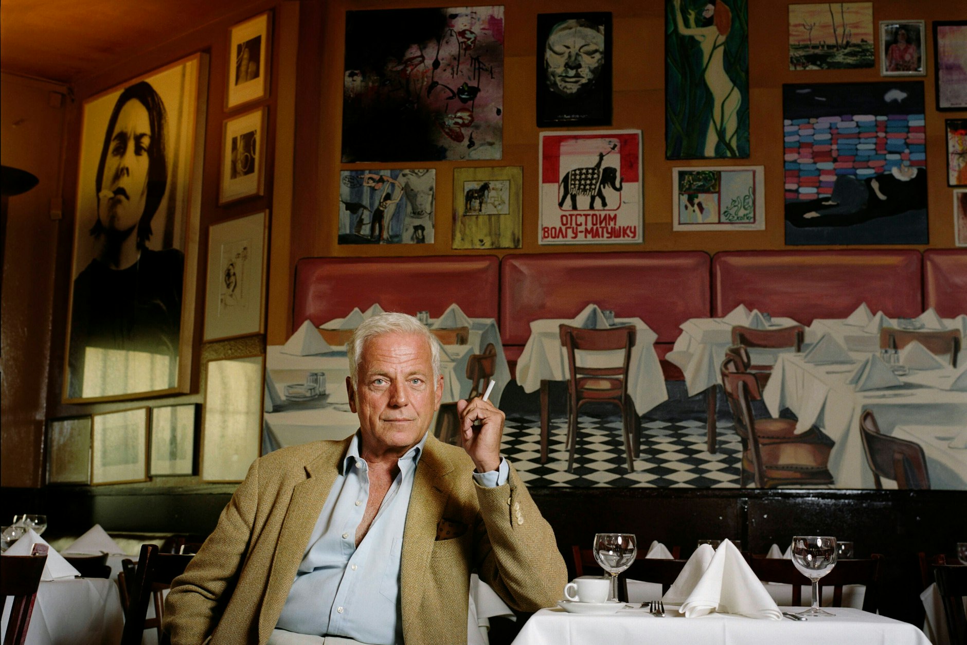 Künstler, Sammler und vor allem war er der Wirt der „Paris Bar“: Michel Würthle, der nun im Alter von 79 Jahren verstorben ist.