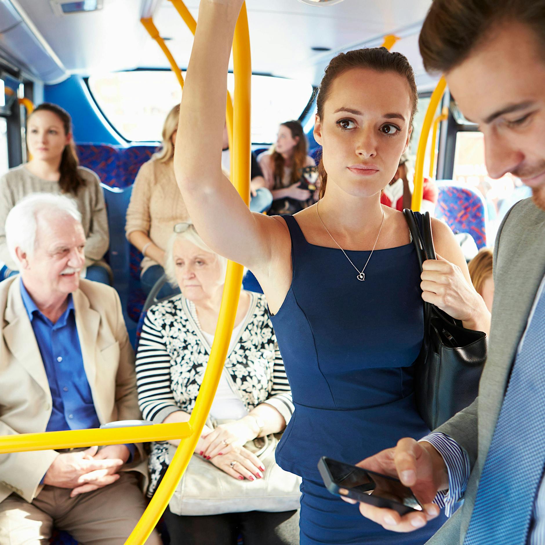 Verhaltensfrage: Darf ich einem Fünfzigjährigen einen Sitzplatz anbieten?