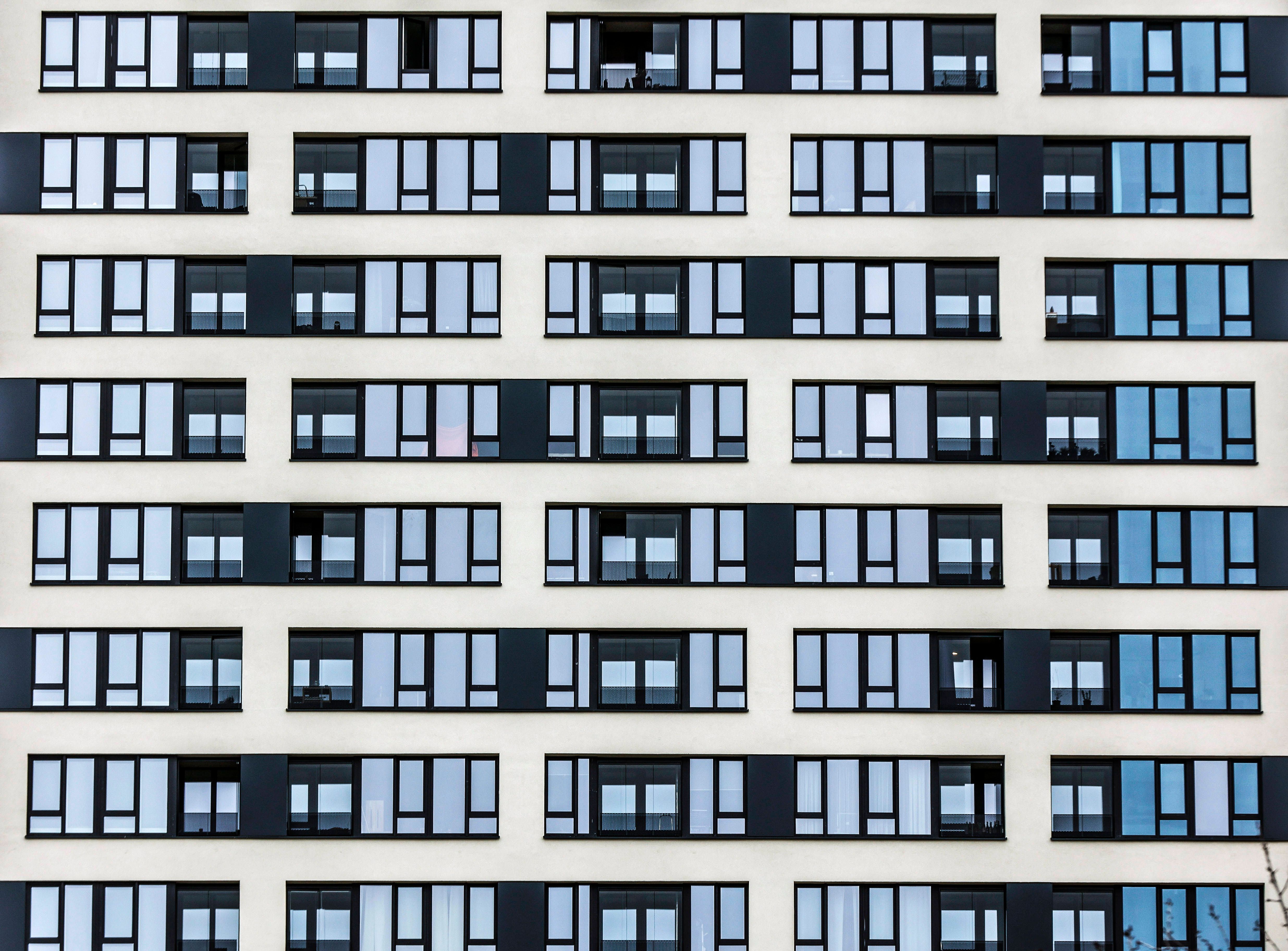 Landeseigene Wohnungsunternehmen: Hohe Zahl an Mieterhöhungen im Jahr 2022 löst Debatte über Wohnungspolitik aus