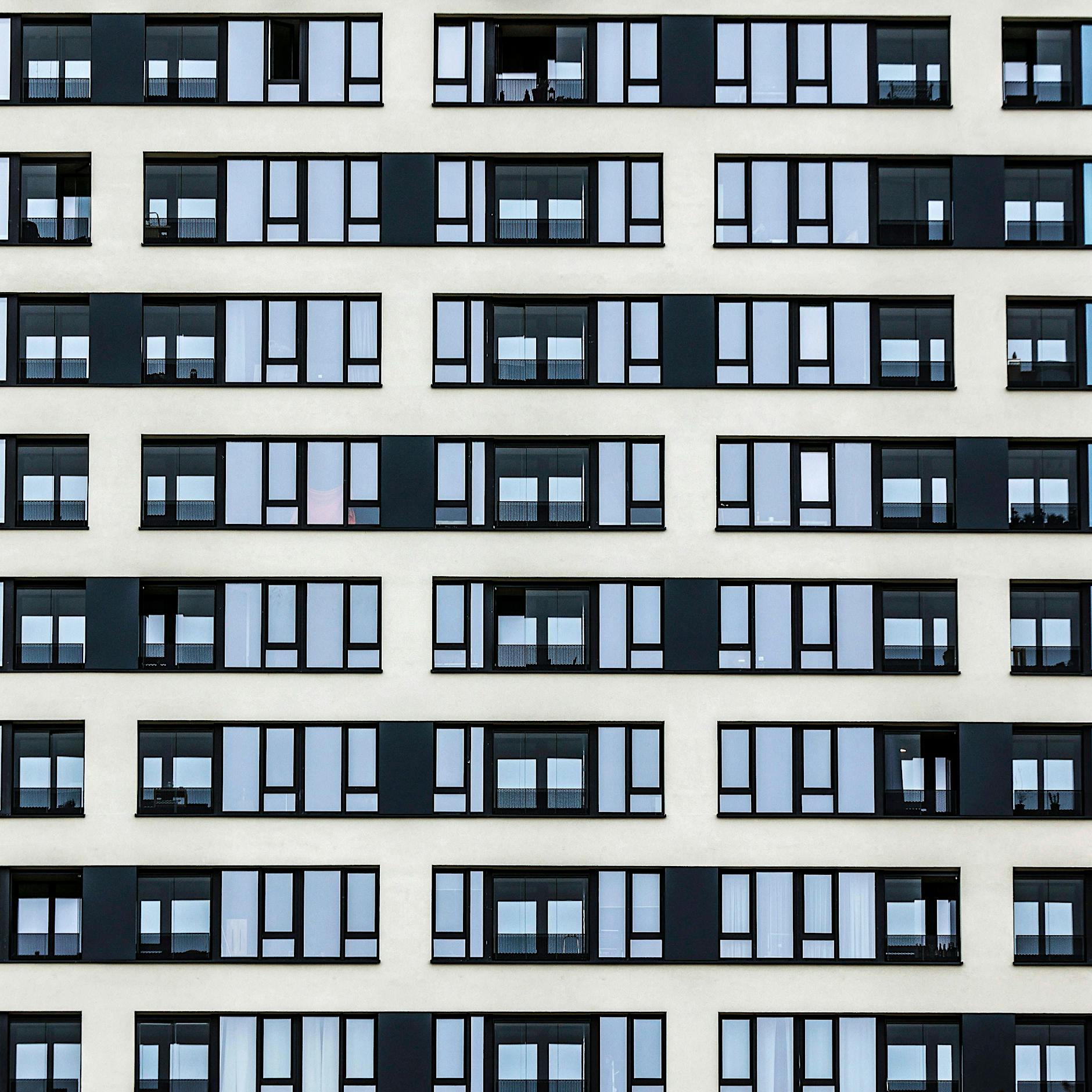 Landeseigene Wohnungsunternehmen: Hohe Zahl an Mieterhöhungen im Jahr 2022 löst Debatte über Wohnungspolitik aus