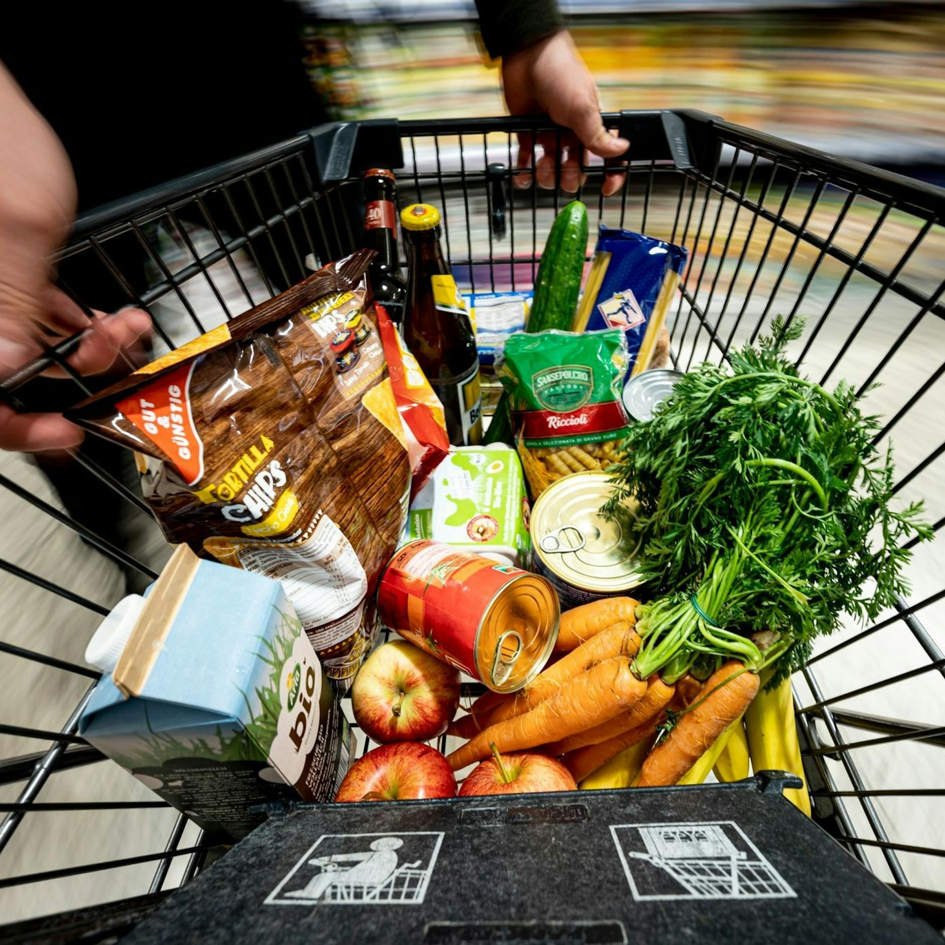 Image - Aldi, Lidl, Rewe: Eigenmarken verteuerten sich stärker als Markenprodukte