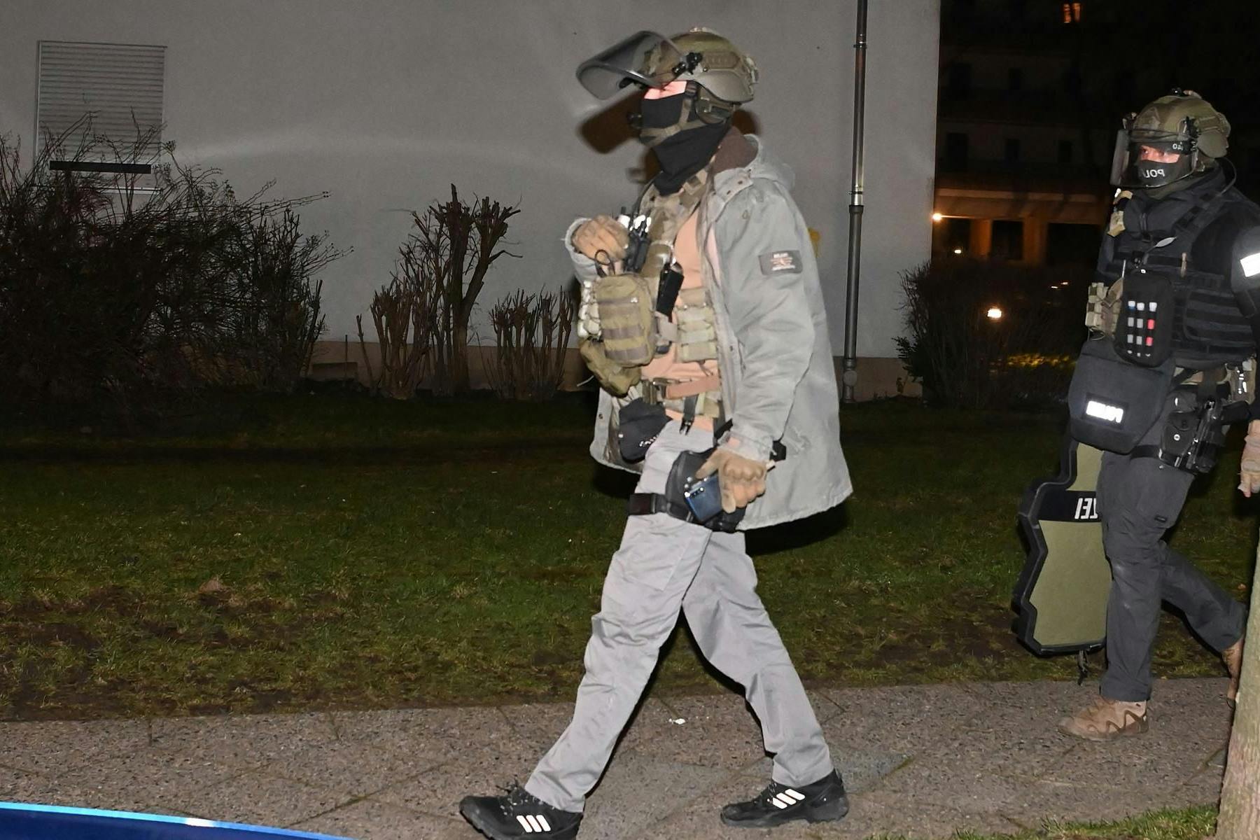 Einsatzkräfte des SEK in Berlin-Tempelhof.