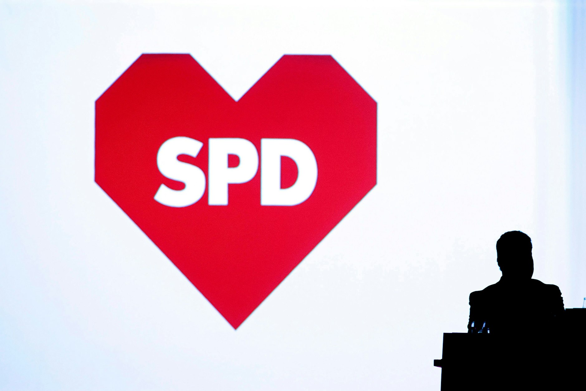 Silhouette von Franziska Giffey bei einer SPD-Veranstaltung. Sie wurde jüngst von Brüggmann attackiert.