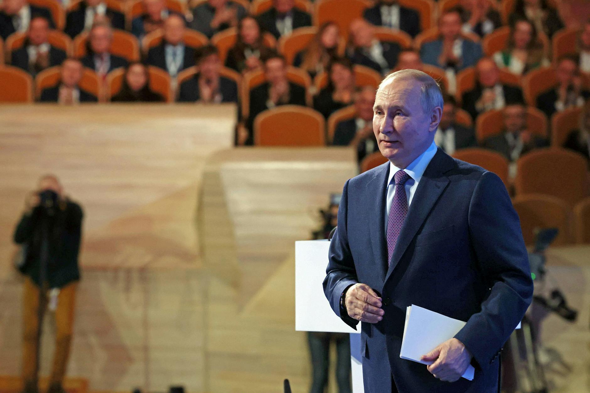 Russlands Präsident Wladimir Putin am 16. März 2023 beim 17. Kongress der Russischen Union der Industriellen und Unternehmer RSPP im Moskauer Internationalen Haus der Musik.