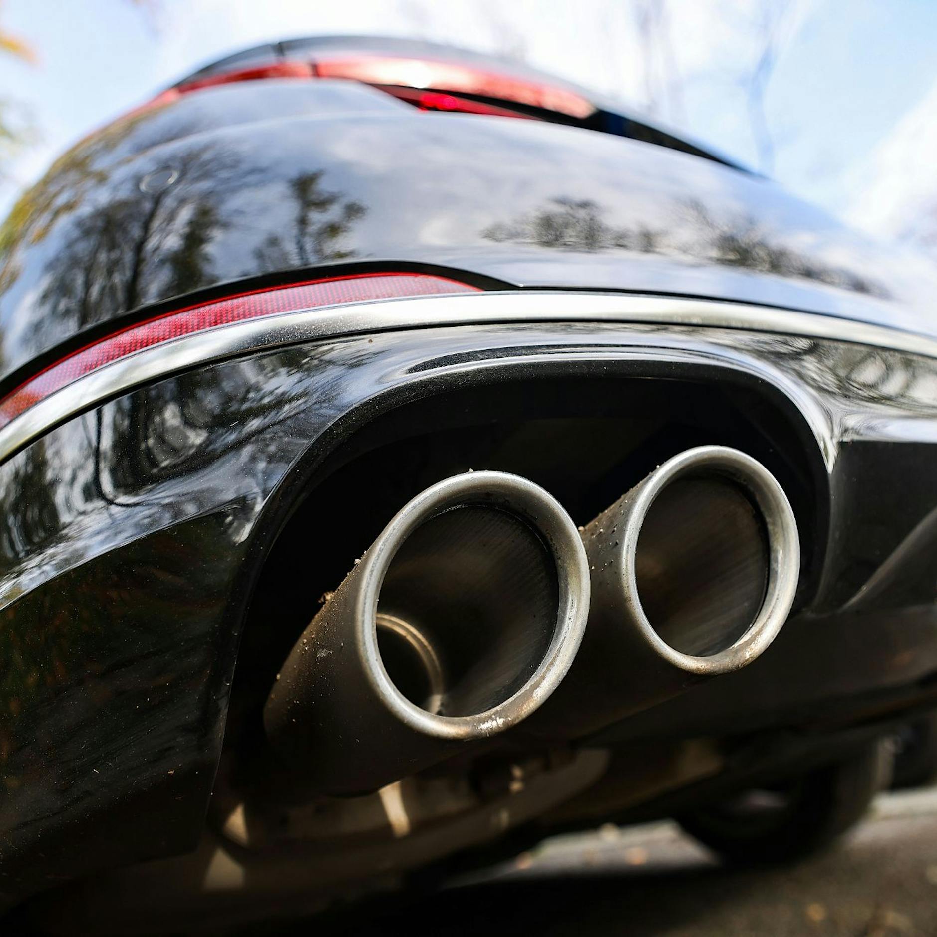 Umfragen: Deutsche gegen Verbrenner-Aus ab 2035