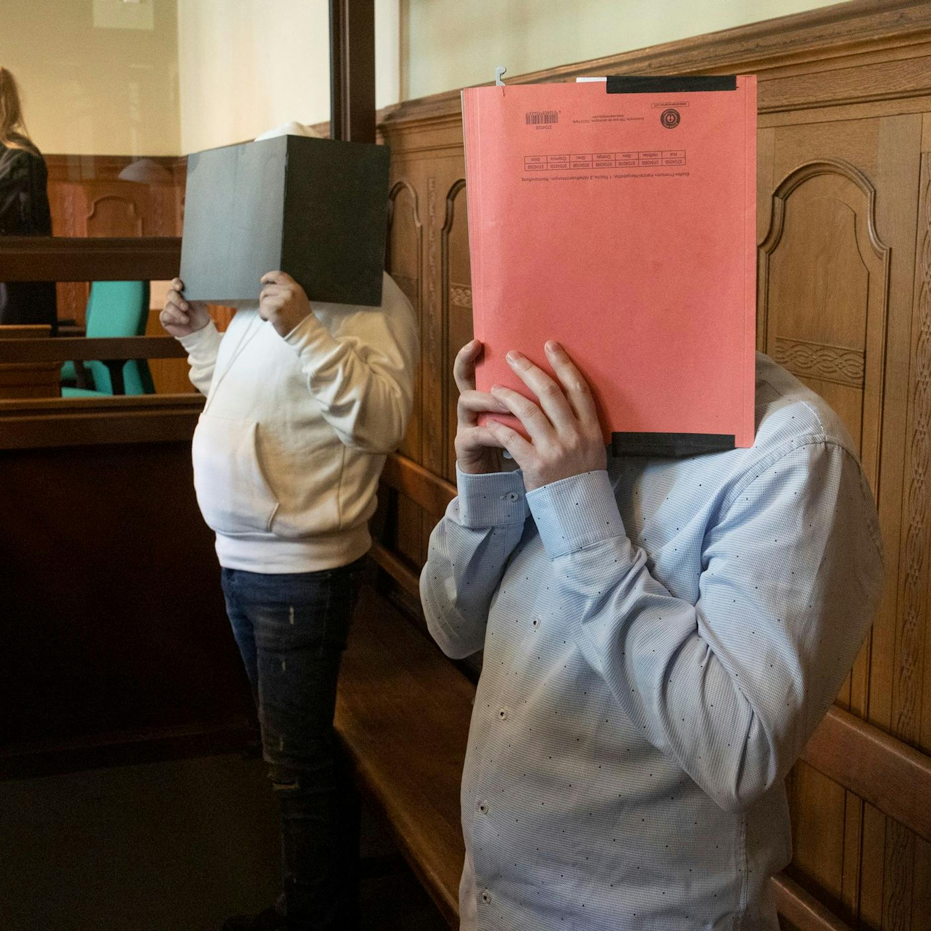 Vor Gericht: Zwei Brutalo-Räuber, die ihr Opfer mit Kochwasser quälten