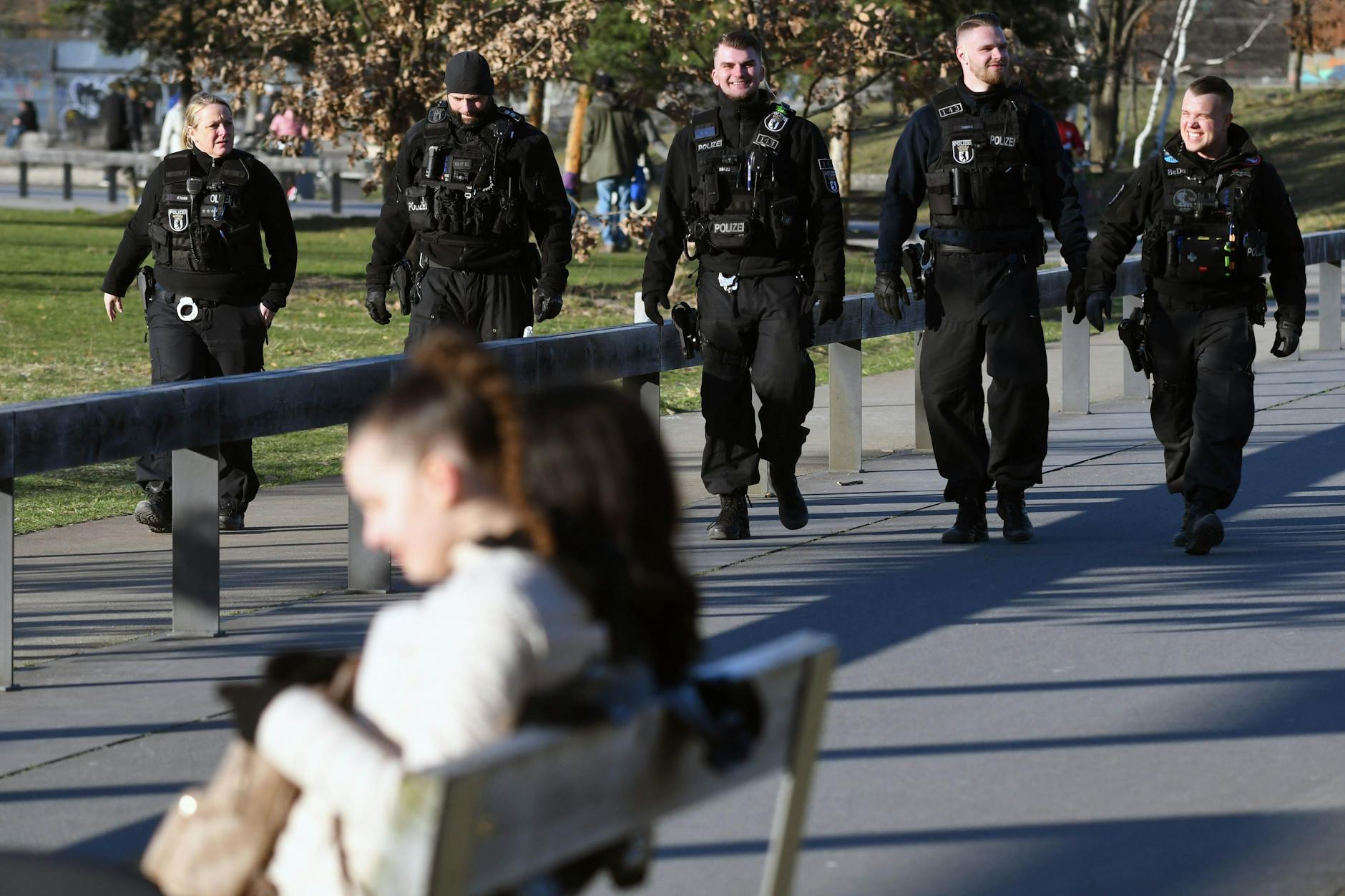 Polizeikontrolle im Park am Gleisdreieck als noch Ausgangsbeschränkungen galten.