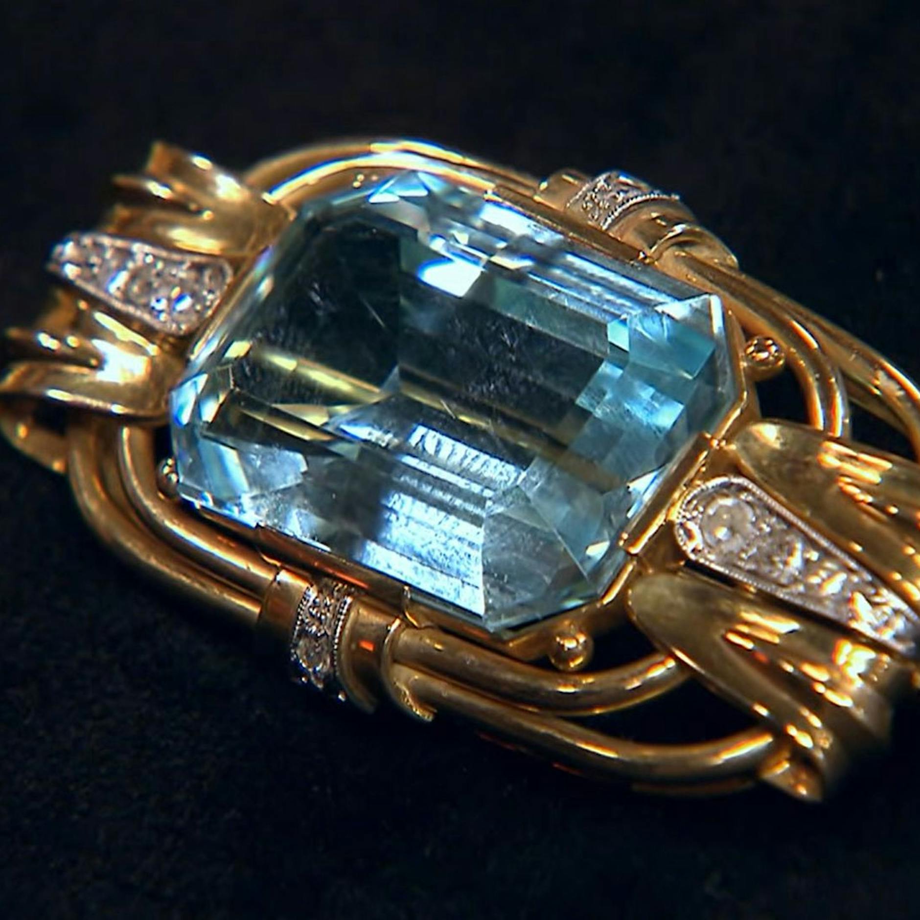 Wahnsinn bei „Bares für Rares“: Schätzpreis für irren Edelstein haut Horst Lichter aus den Socken!