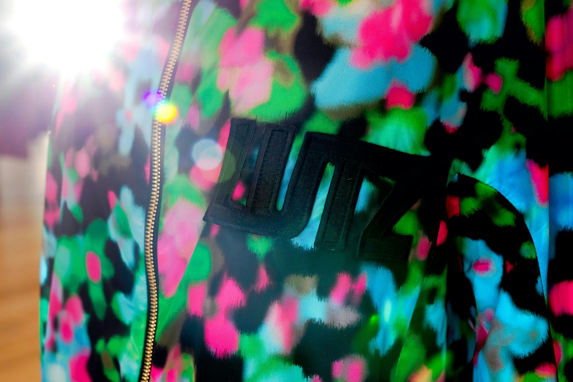 Vier Buchstaben, die für lässige Eleganz stehen: Eine Jacke aus der Kollektion, die Huelle für AZ Factory entwarf.