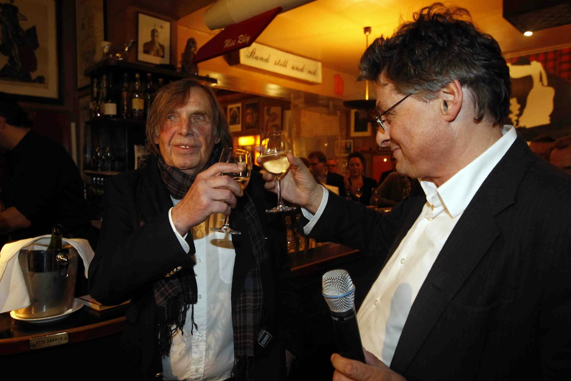 Hier wurde wirklich jeder reingelassen: Franz Josef Wagner, Katastrophenkolumnist von der Bild, hier mit Journalist Matthias Matussek, darf 2010 sein Buch vorstellen.