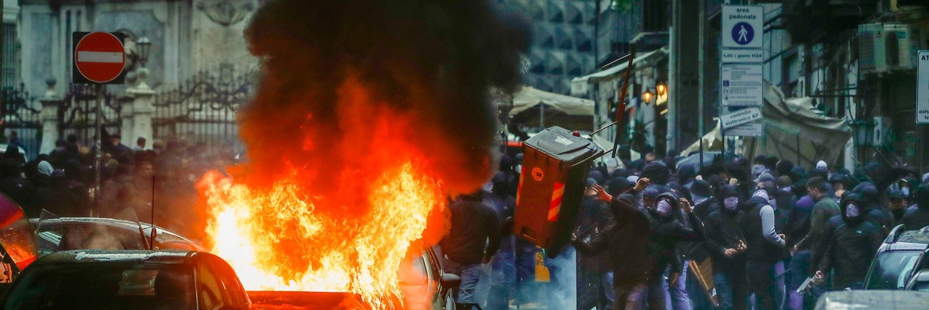 Vor dem Champions-League-Spiel der Frankfurter Eintracht in Neapel kommt es zu heftigen Krawallen in der Stadt. Nun kommen die Hessen zum 1. FC Union.