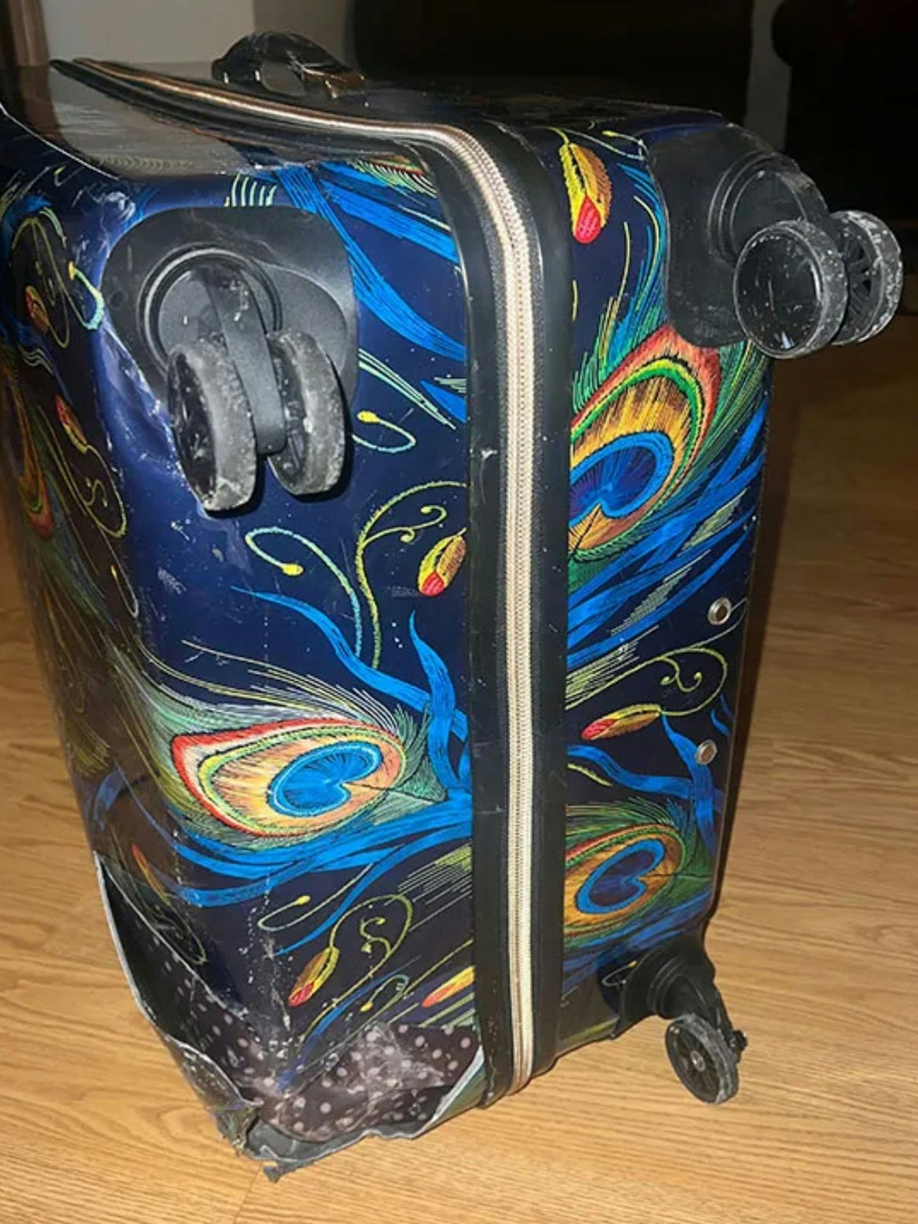 Der kaputte Koffer von Peyton Thompson.