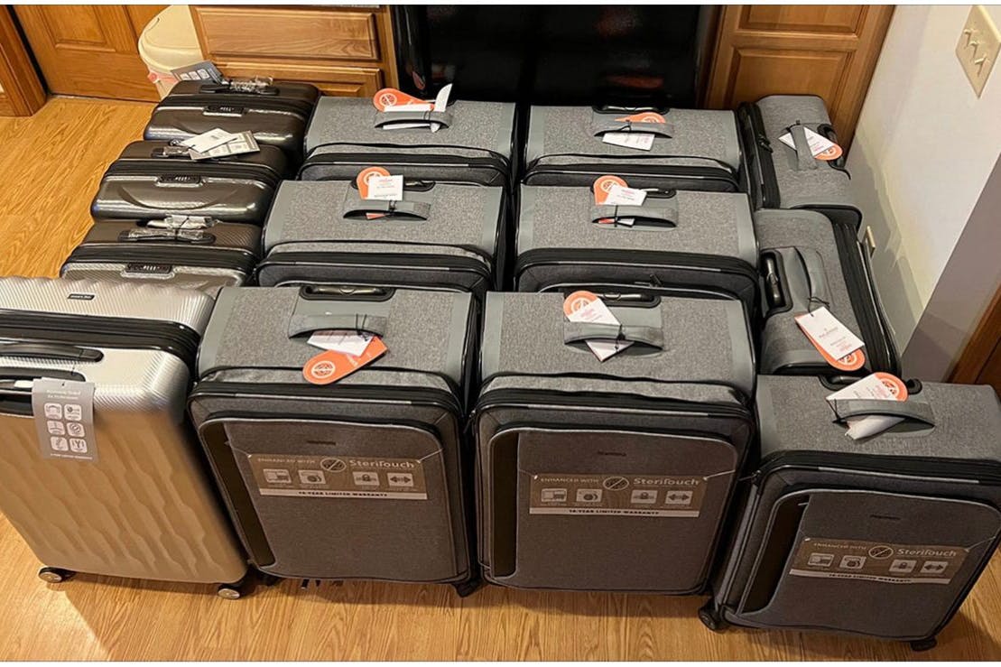 Diese 13 Koffer bekam Peyton Thompson als Ersatz.