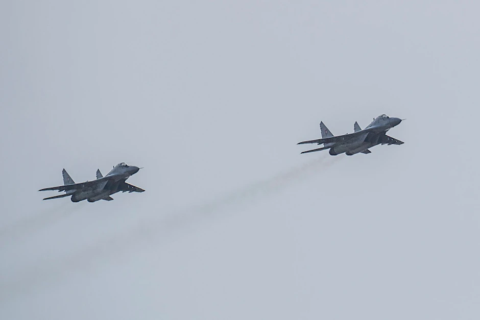 ARCHIV - Ein MiG-29-Kampfflugzeug während einer Flugschau auf dem Luftwaffenstützpunkt Malacky-Kuchyoa in der Slowakei.  
