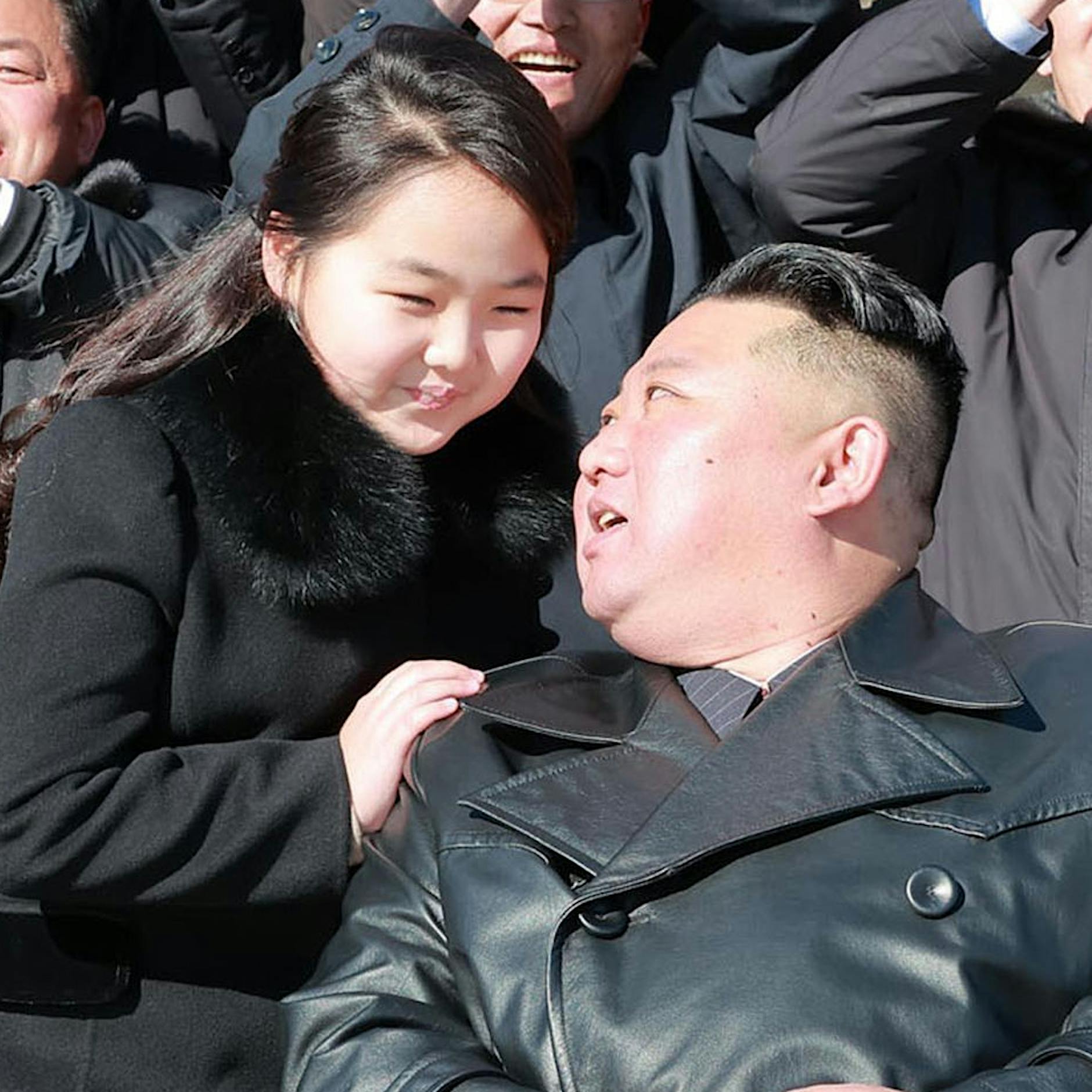 Kim Jong Un zeigt sich mit Tochter: Was plant Nordkoreas Machthaber mit ihr?