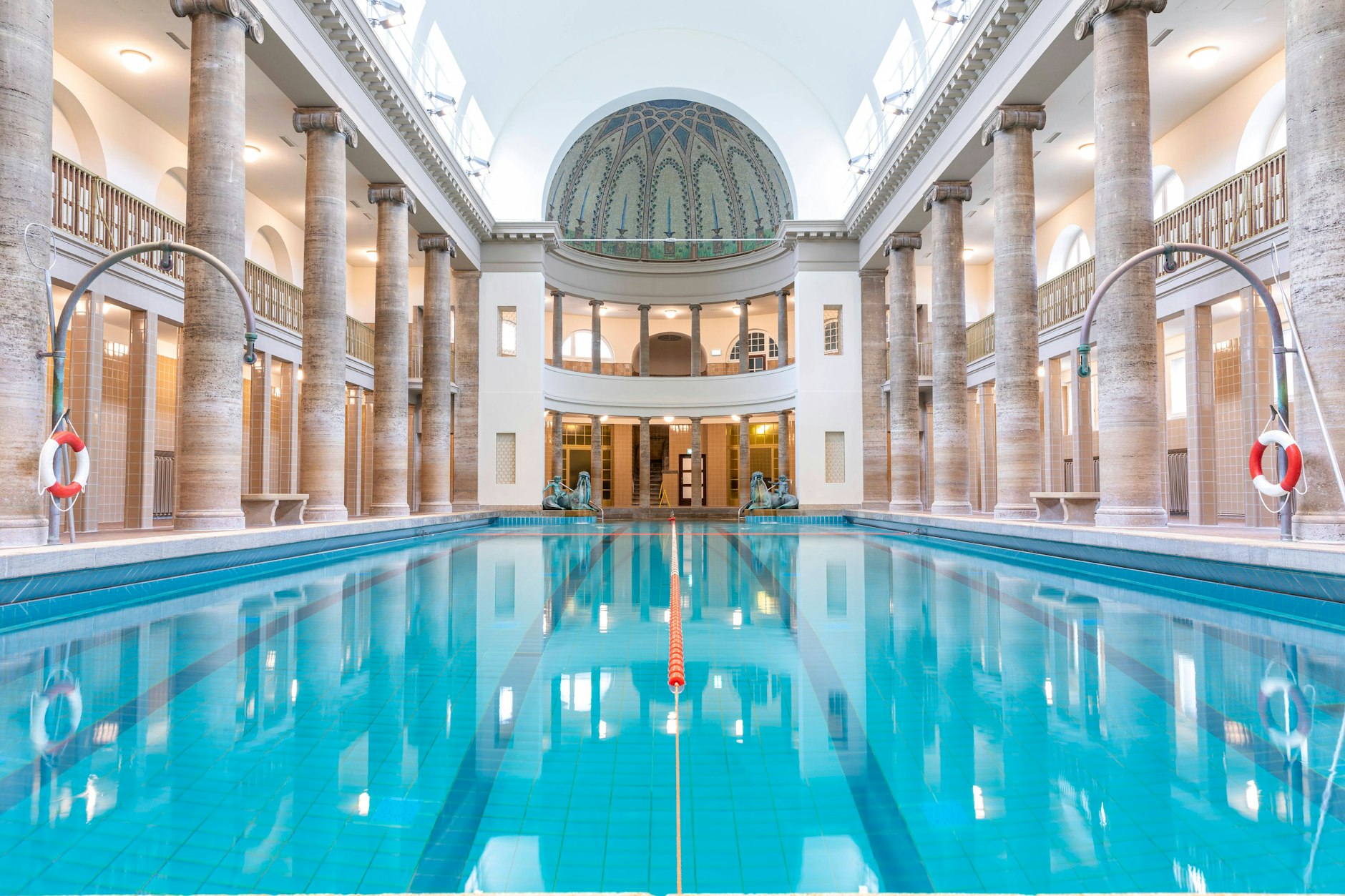 Antiken Thermen nachempfunden: das Stadtbad Berlin-Neukölln