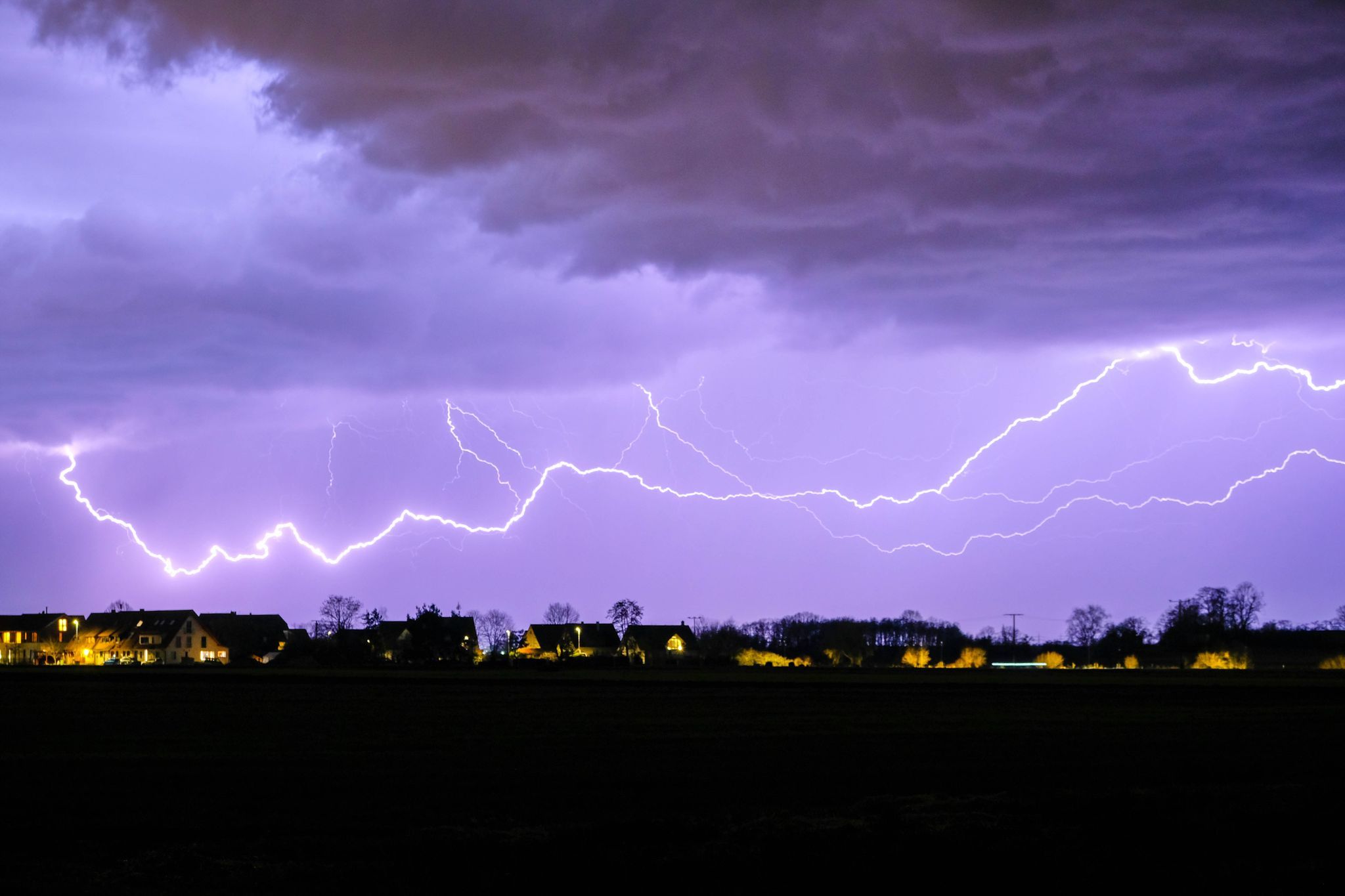 Frühling startet in Berlin mit Extrem-Wetter: Gewitter, heftige Böen, Starkregen!