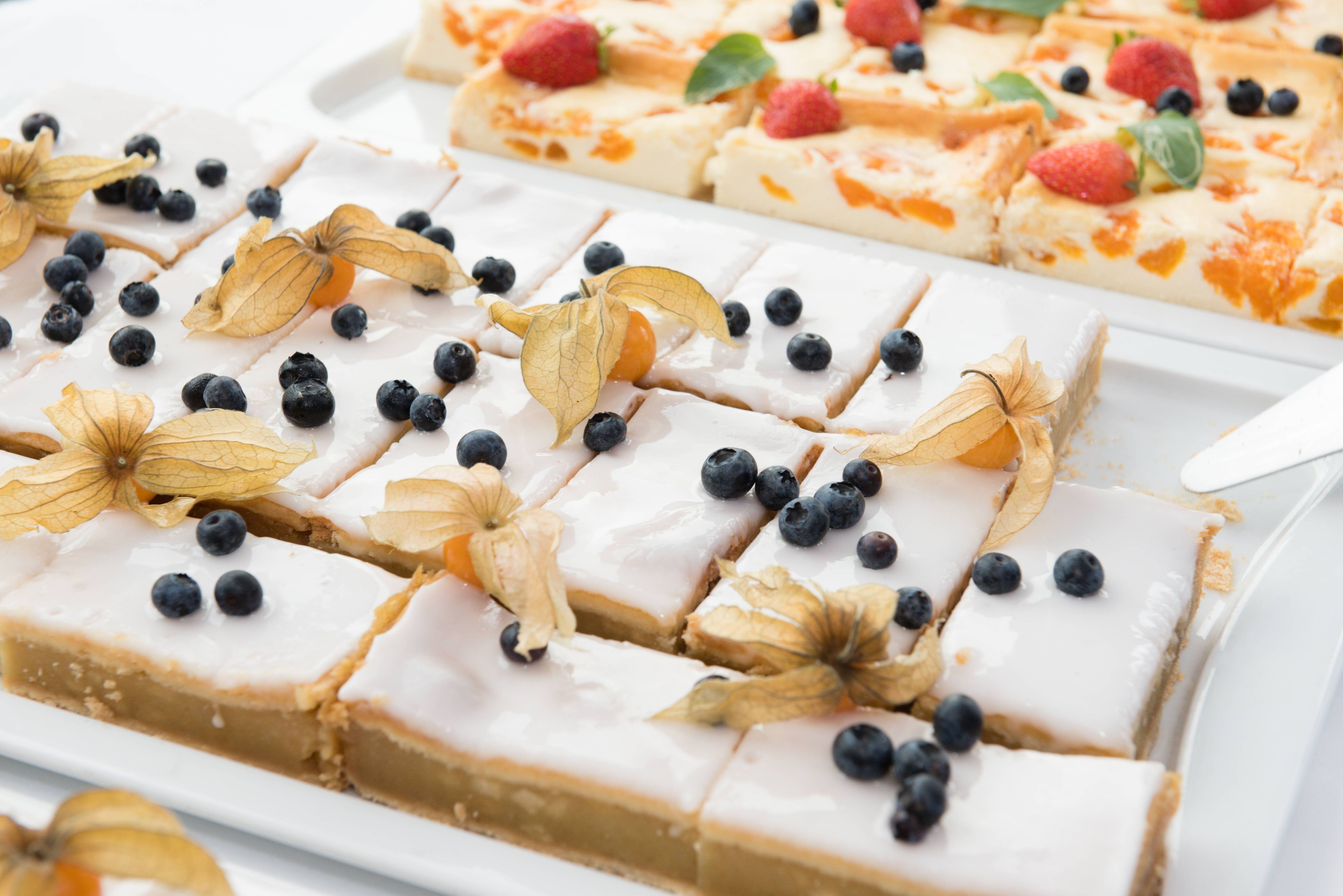 Gedeckter Apfelkuchen wie früher bei Oma: Probieren Sie dieses unwiderstehliche Rezept!