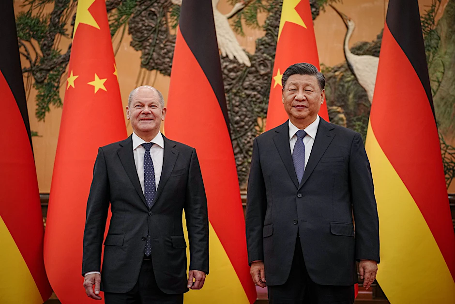 Chinas Präsident Xi Jinping (r.) empfängt Bundeskanzler Olaf Scholz. Ein Foto aus dem Jahr 2022.