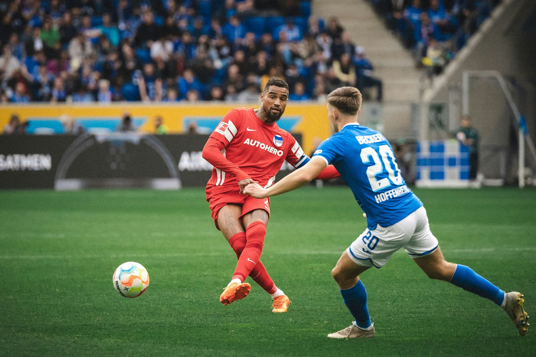 Kevin-Prince Boateng (l.) stand zwar gegen Hoffenheim nur wenige Minuten auf dem Platz, geht aber bei Hertha BSC wieder verbal voran.