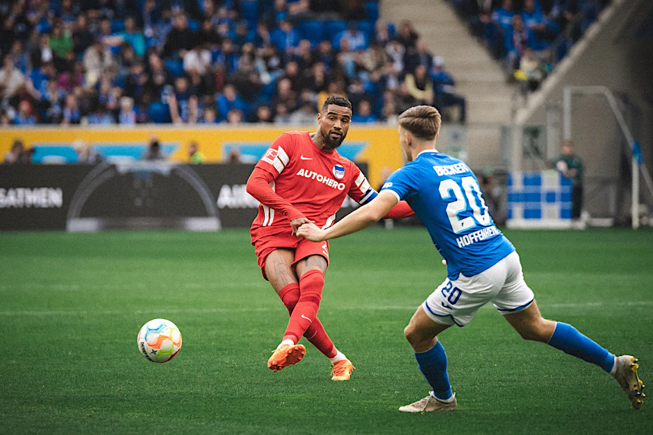 Kevin-Prince Boateng (l.) stand zwar gegen Hoffenheim nur wenige Minuten auf dem Platz, geht aber bei Hertha BSC wieder verbal voran.