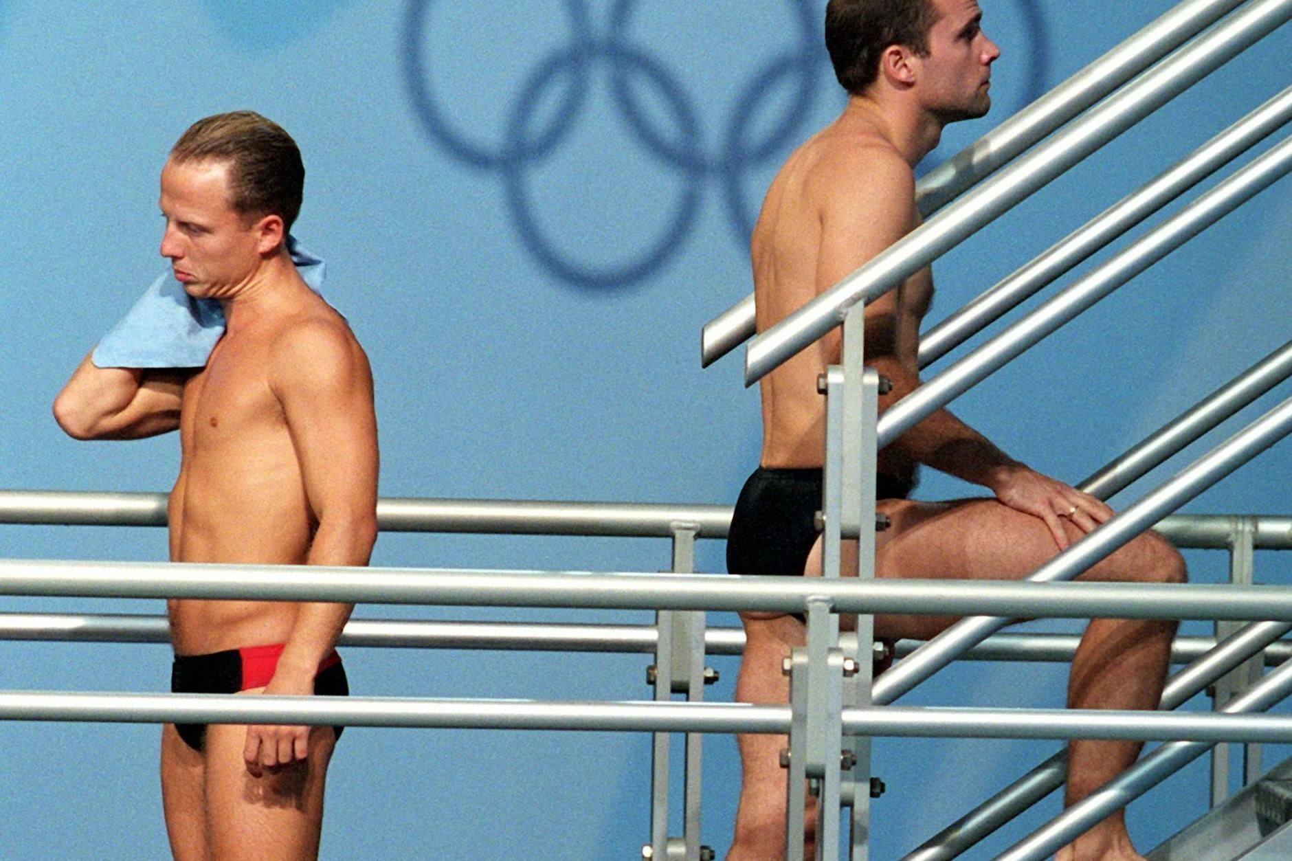 Die beiden deutschen Wasserspringer Heiko Meyer (l.) und Jan Hempel bei den Olympischen Spielen im australischen Sydney im Jahr 2000. 