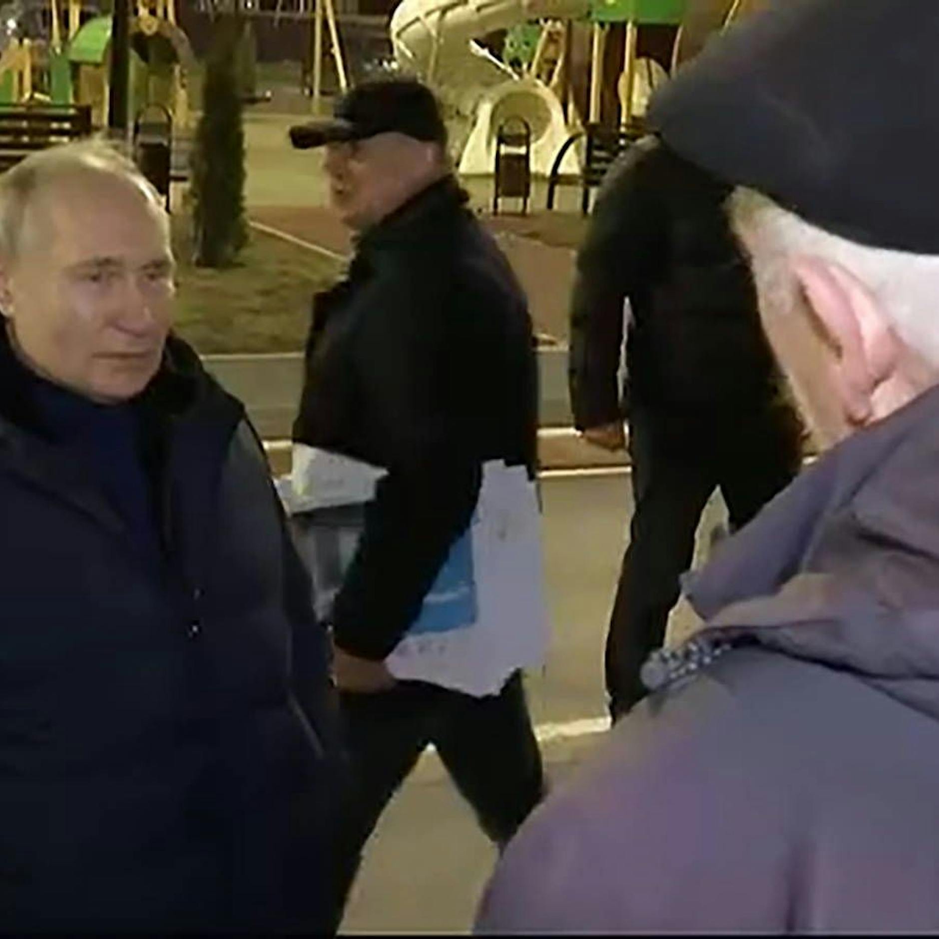 Putin-Visite auf der Krim und in Mariupol: War es ein Doppelgänger? Diesen diabolischen Eindruck sollten DIESE Bilder erwecken!