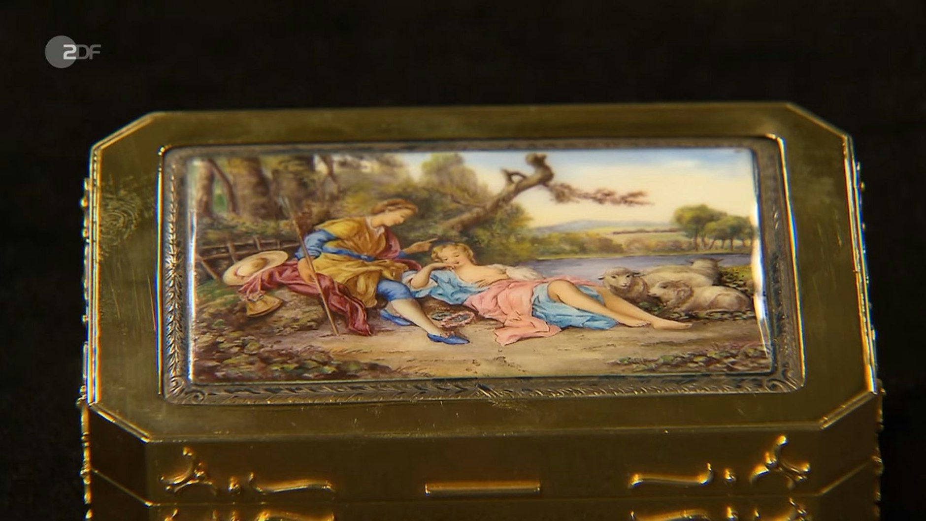 Die Malerei auf dem Deckel der Dose, die bei „Bares für Rares“ unter den Hammer kam, sieht wesentlich unverfänglicher aus.