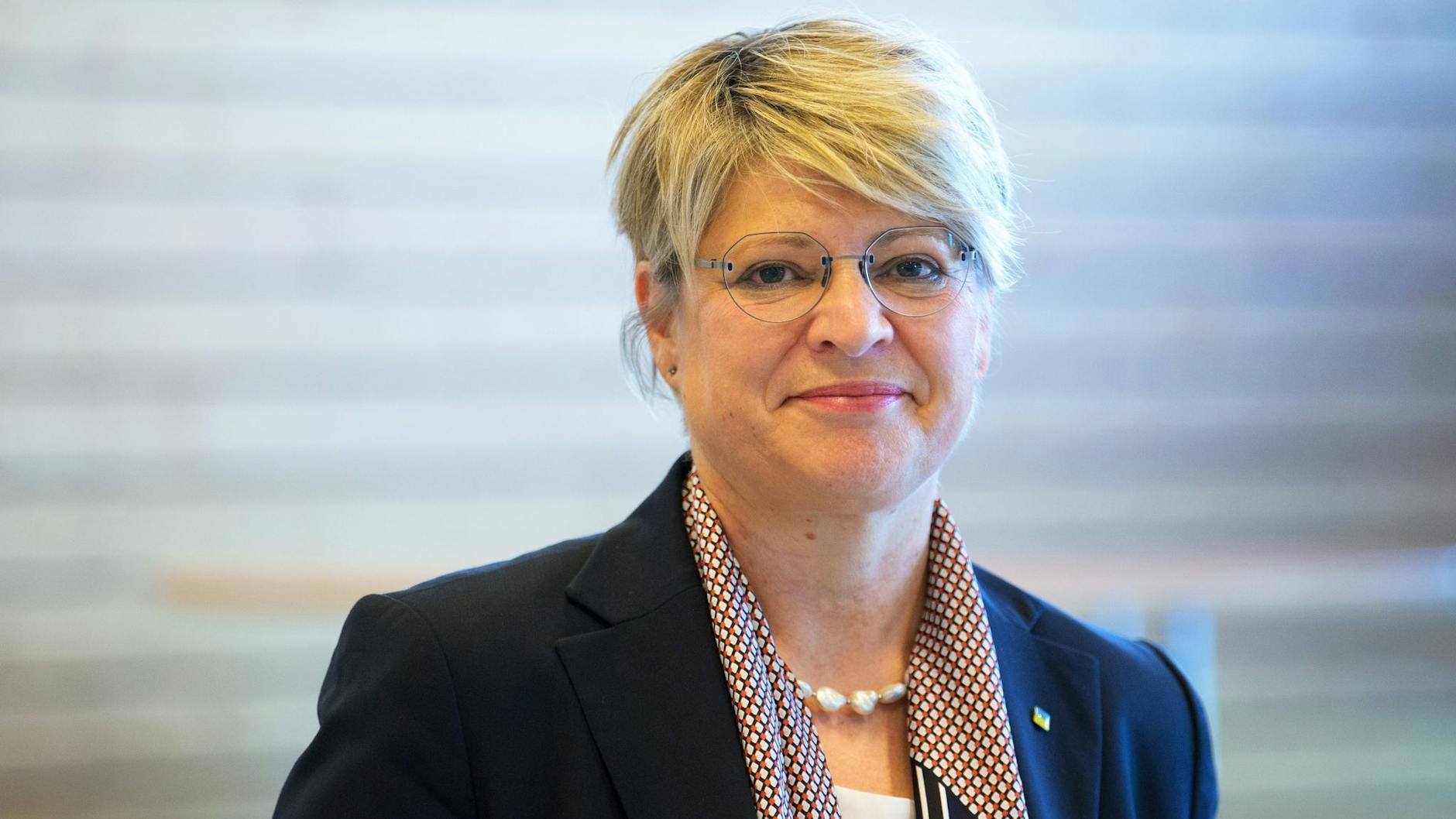 Gundula Roßbach, Präsidentin der Deutschen Rentenversicherung, freut sich über die gute Kassenlage.