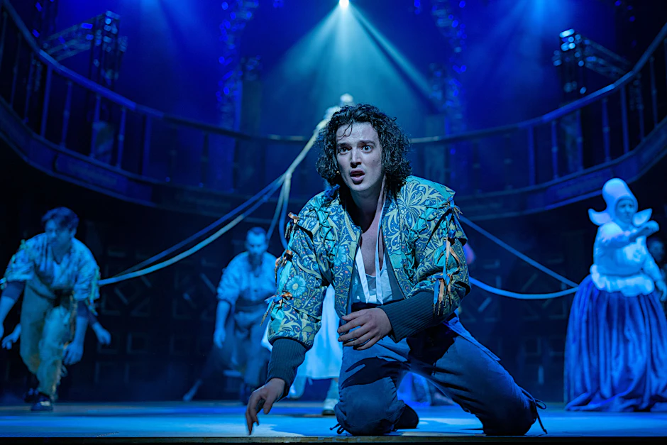 Romeo (Paul Csitkovics) in der Premiere des Musicals „Romeo & Julia“ am Theater des Westens