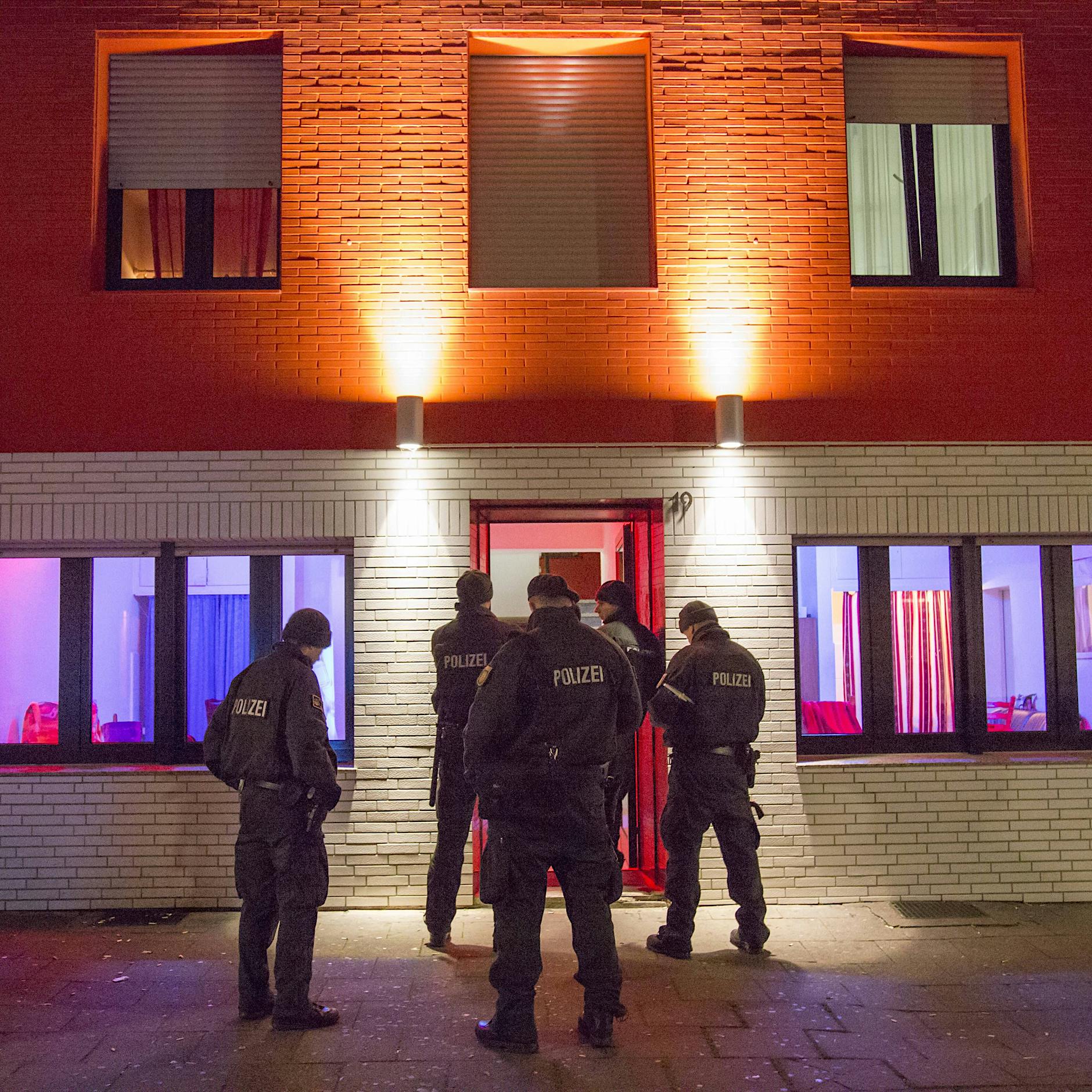 Freierstrafbarkeit: Propagieren zwei Freier versehentlich ein Sexkaufverbot?