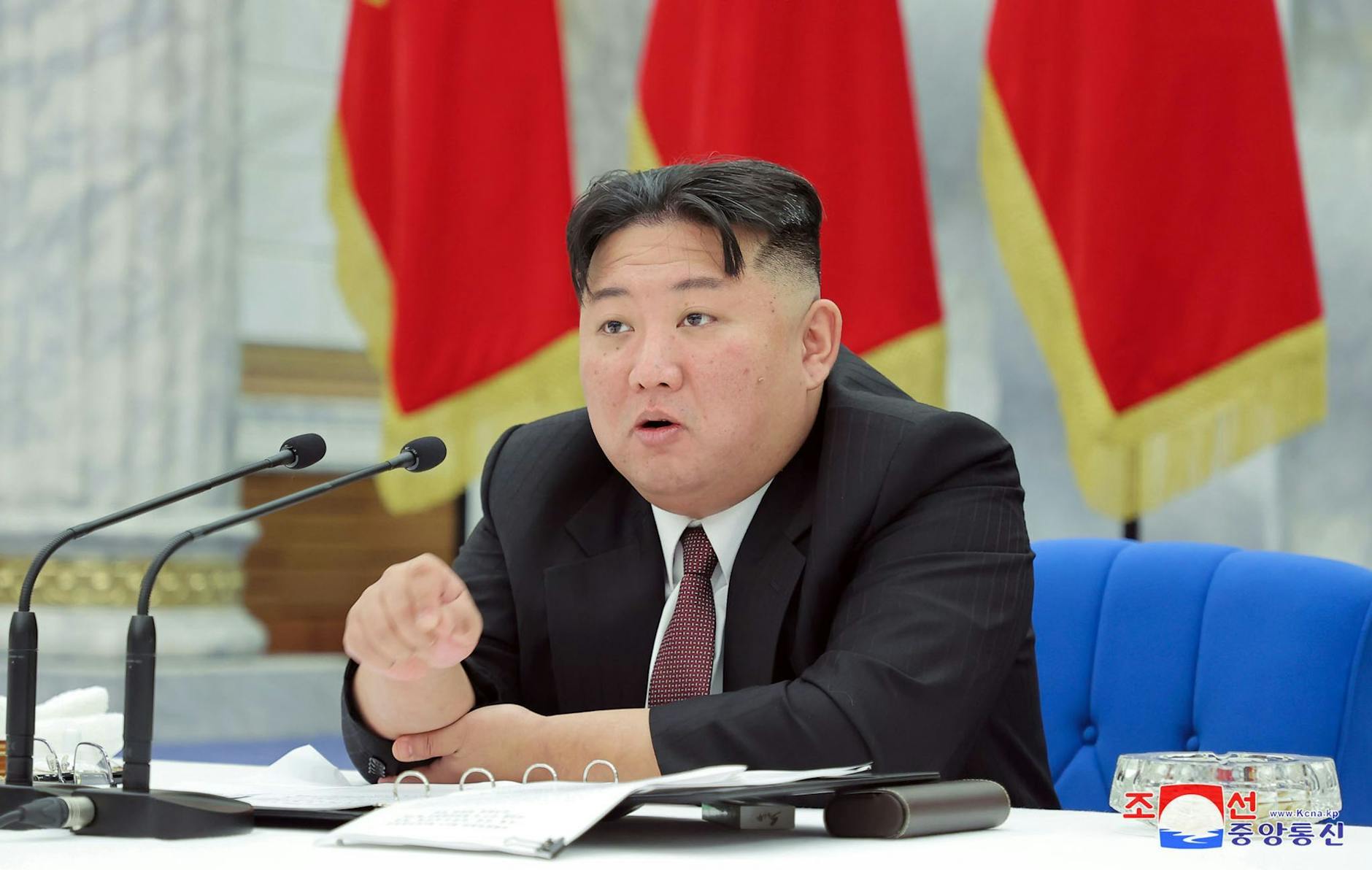 ARCHIV - Nordkoreas Machthaber Kim Jong Un während einer Versammlung der Partei der Arbeit Koreas.