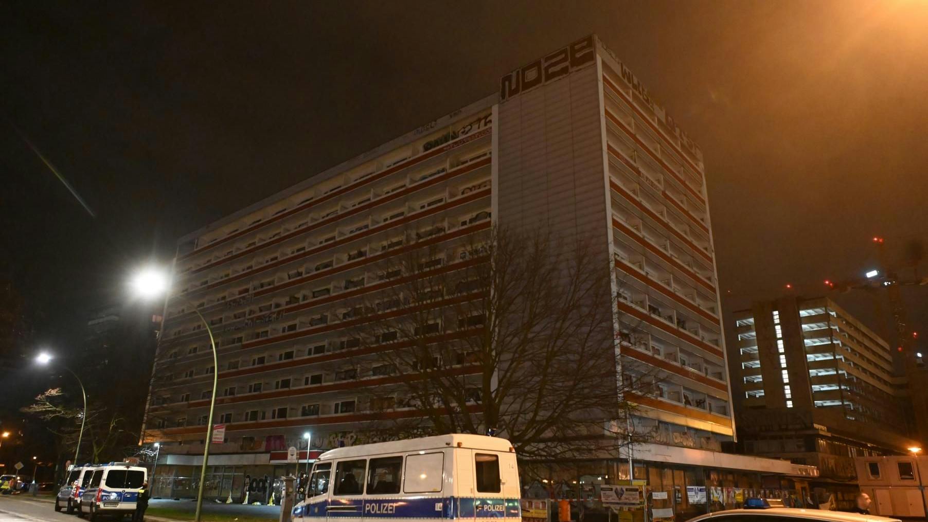 Leerstehendes Hotel in der Mollstraße/Ecke Otto-Braun-Straße