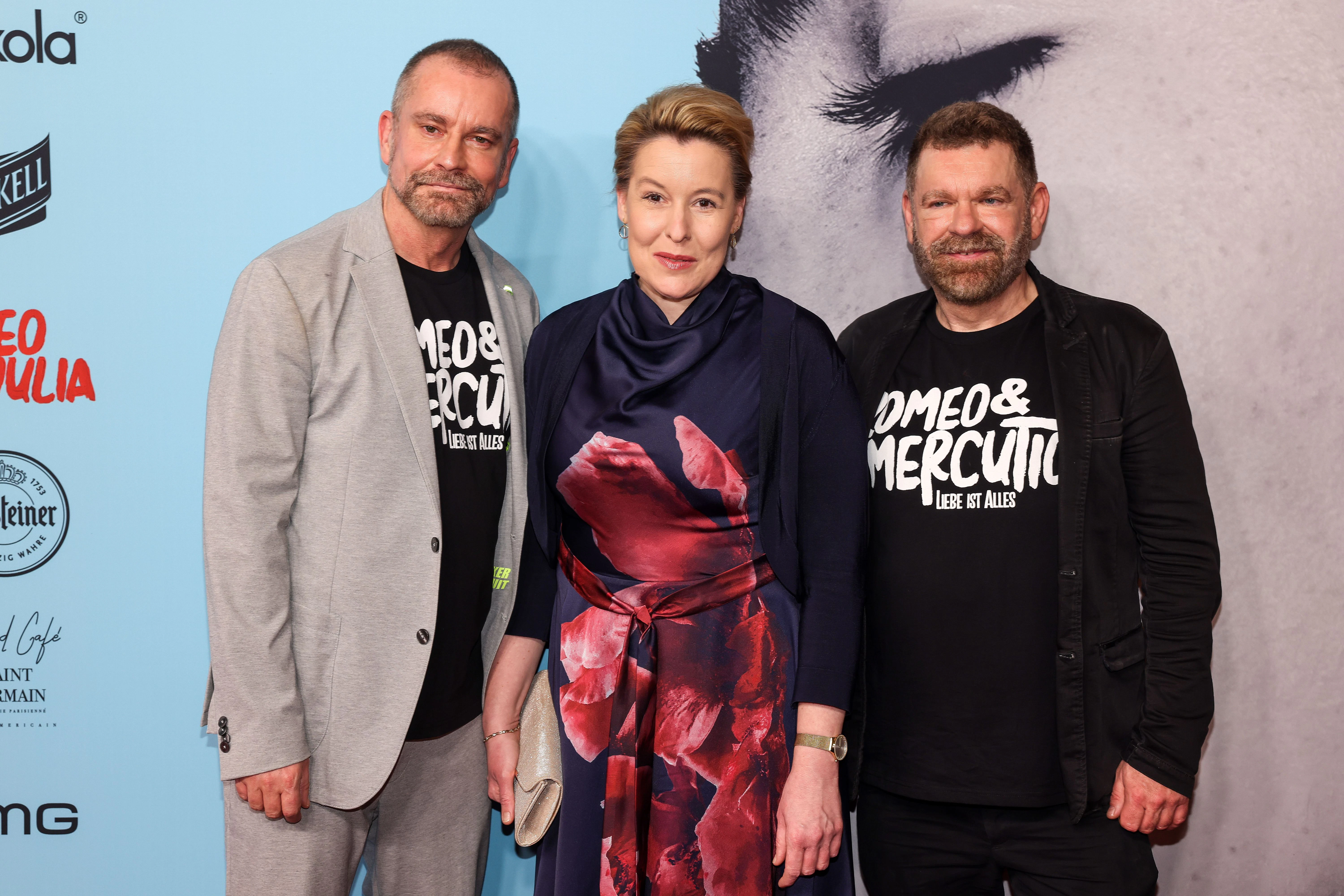 Ulf Leo Sommer (l-r), Franziska Giffey und Peter Plate kommen zu der Premiere des neuen Peter-Plate-Musicals «Romeo & Julia - Liebe ist Alles» im Stage Theater des Westens. 